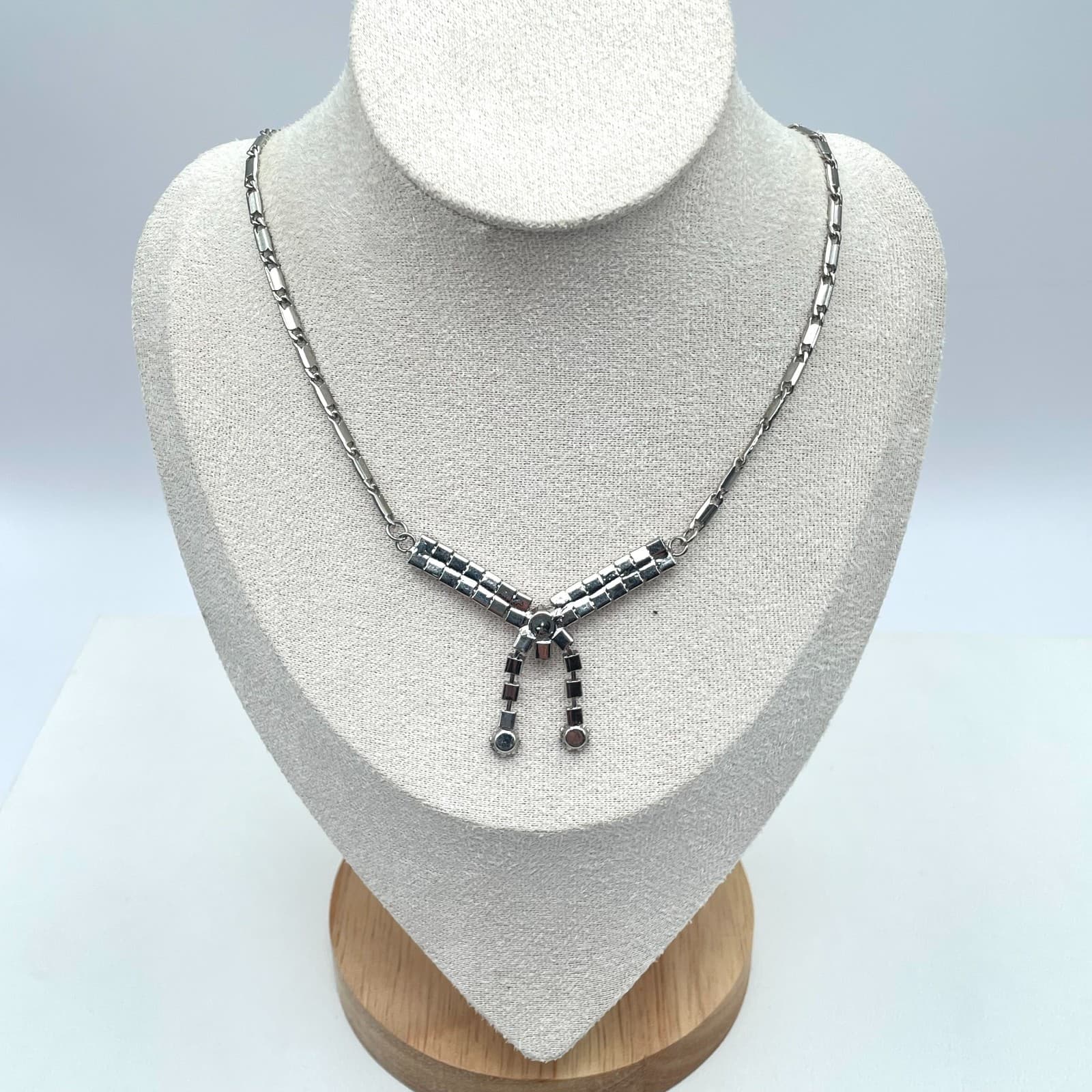 Vintage 1950s Silver-Tone Prong Rhinestone Embellished Choker Lariat Necklace - Thumbnail 2