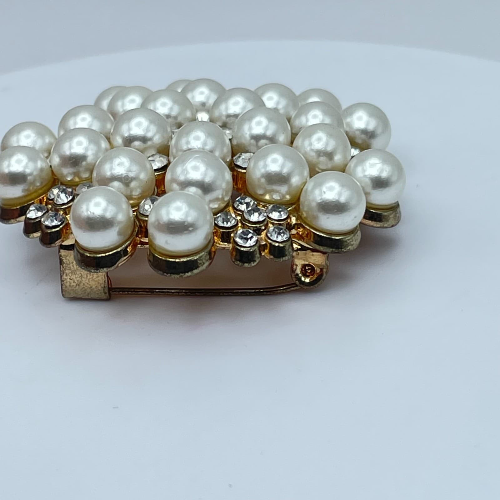 Gold-Tone Cluster Mother of Pearls Rhinestone Embellished Flower-Shaped Brooch - Thumbnail 6