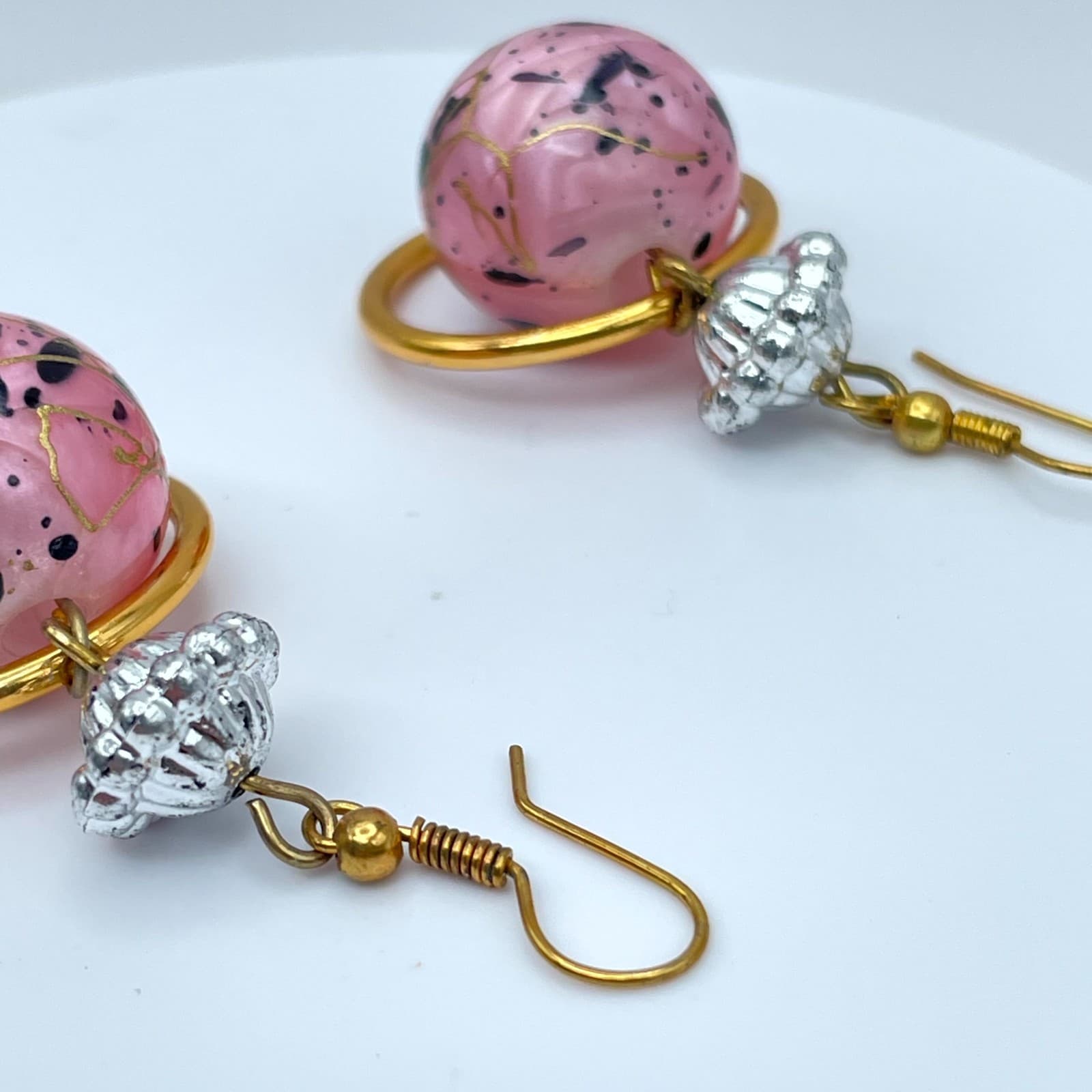 Vintage Gold-Tone Pink Mottled Art Speckled Glass Bead Drop Dangle Hook Earrings - Thumbnail 7
