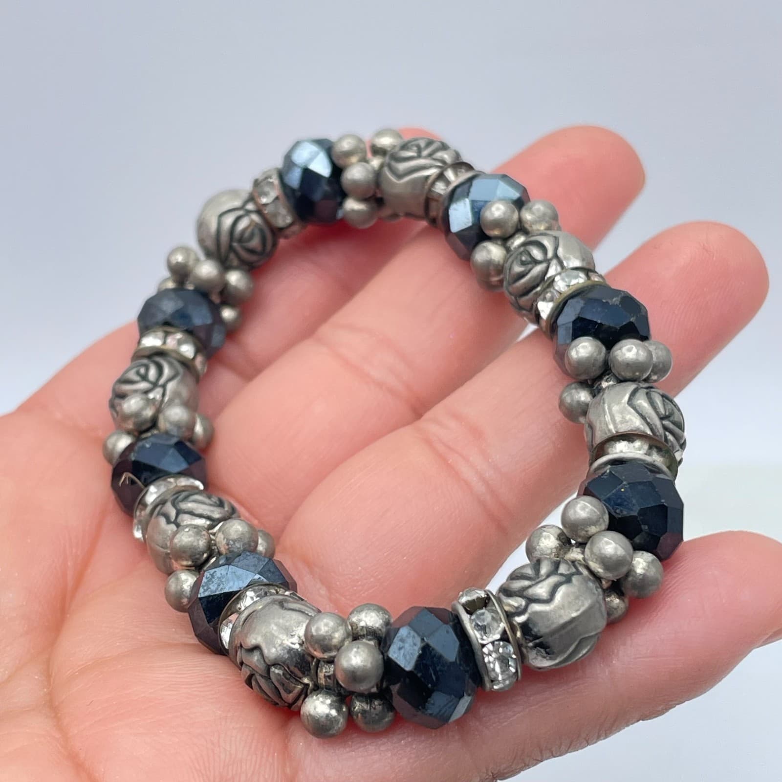 Bohemian Silver-Tone Black Faceted Glass Rose-Shaped Metal Bead Stretch Bracelet - Thumbnail 6