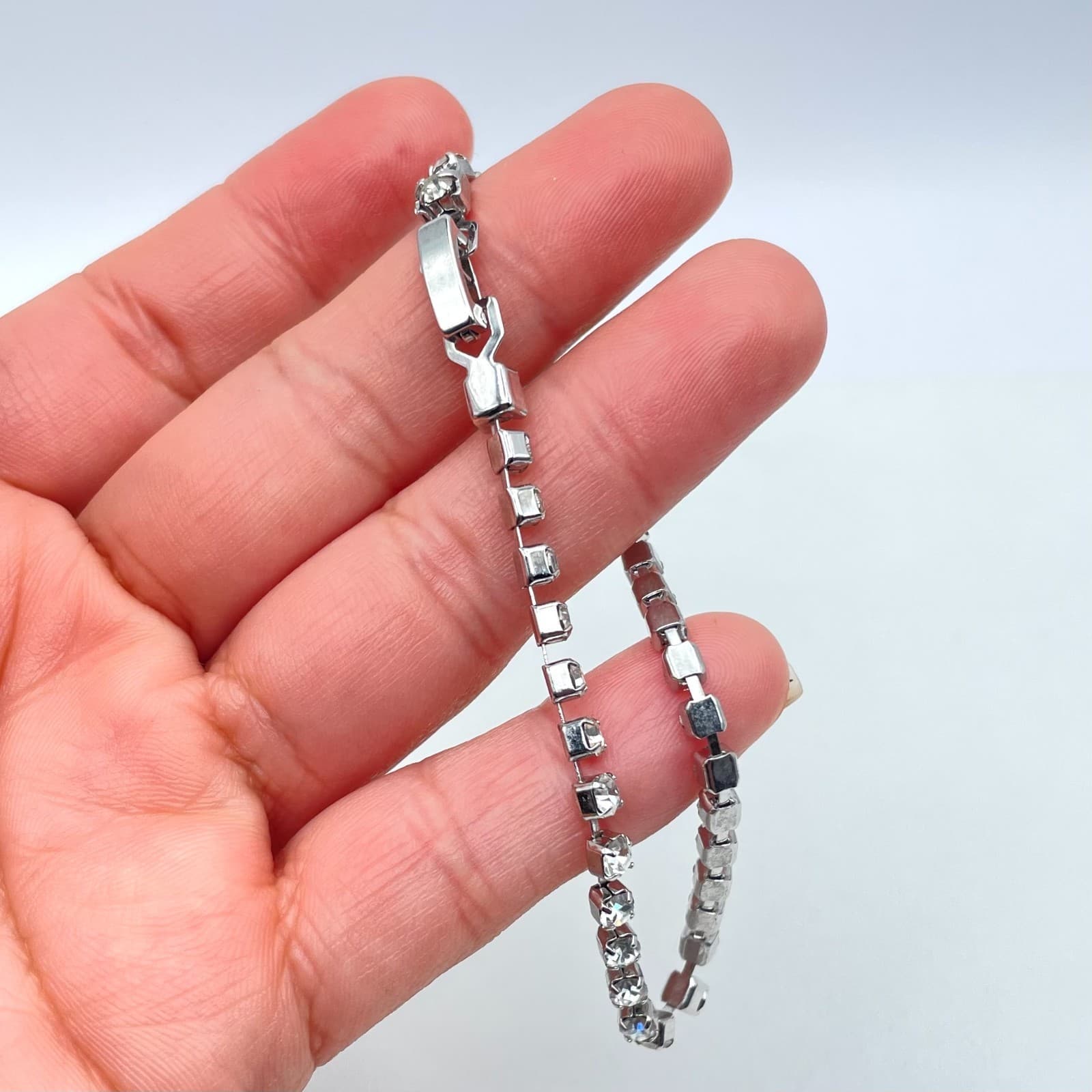 Vintage 1960s Silver-Tone Prong Rhinestone Embellished Tennis Box Clasp Bracelet - Thumbnail 5