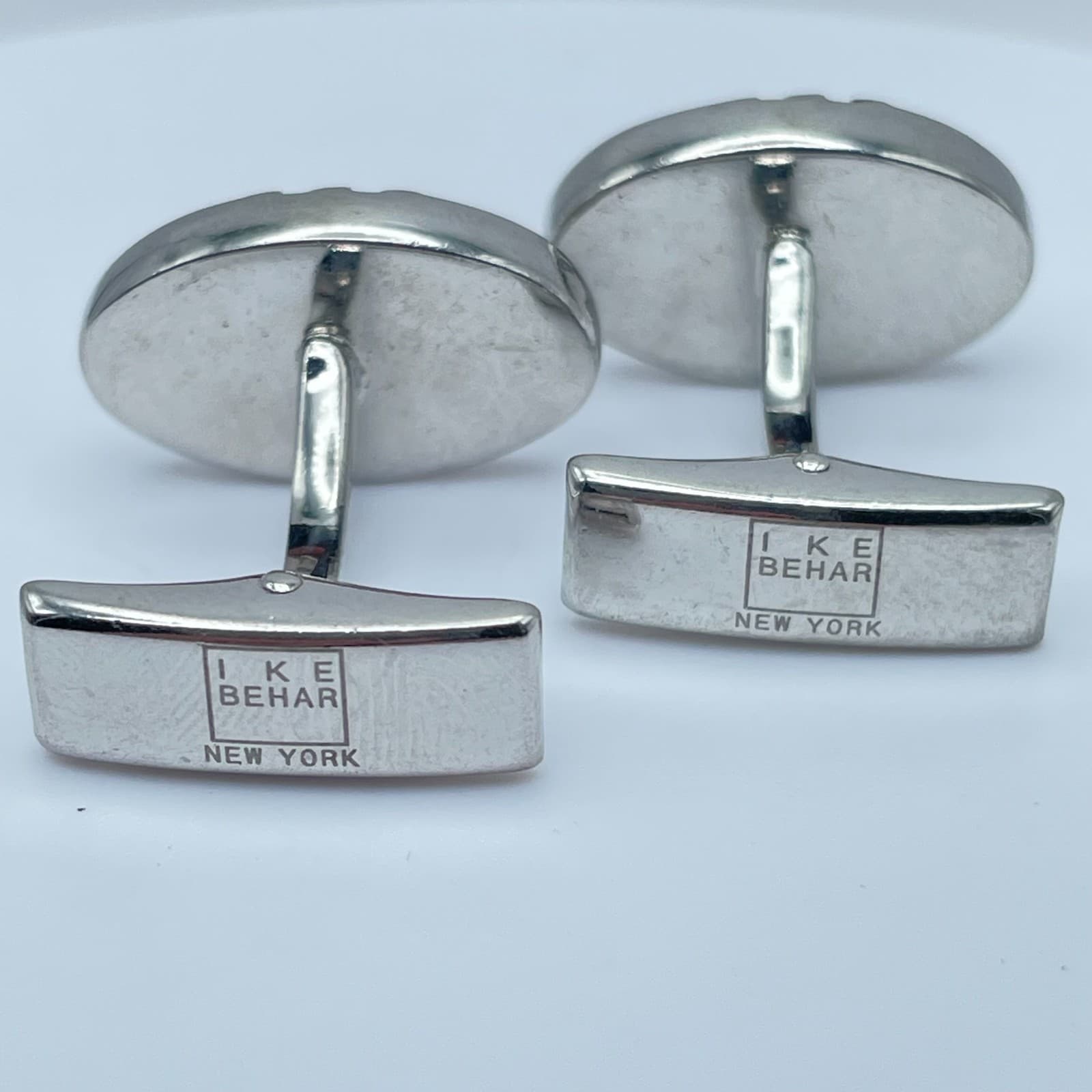 Vintage Ike Behar Silver-Tone Oval Ridged Engraved Metal Toggle Back Cufflinks - Thumbnail 7