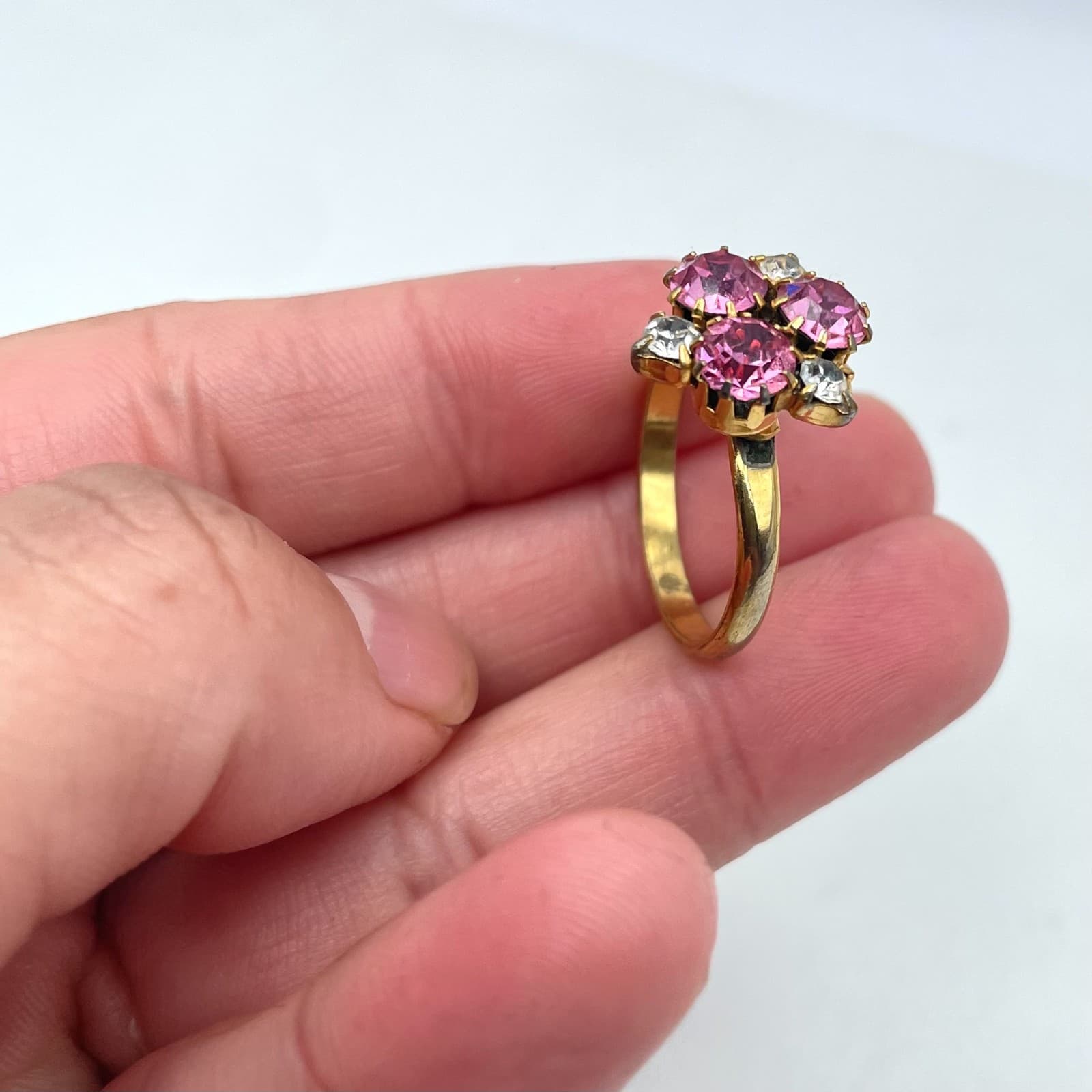 Vintage Gold-Tone Fashion Pink Faceted Prong Cluster Rhinestone Cocktail Ring - Thumbnail 4