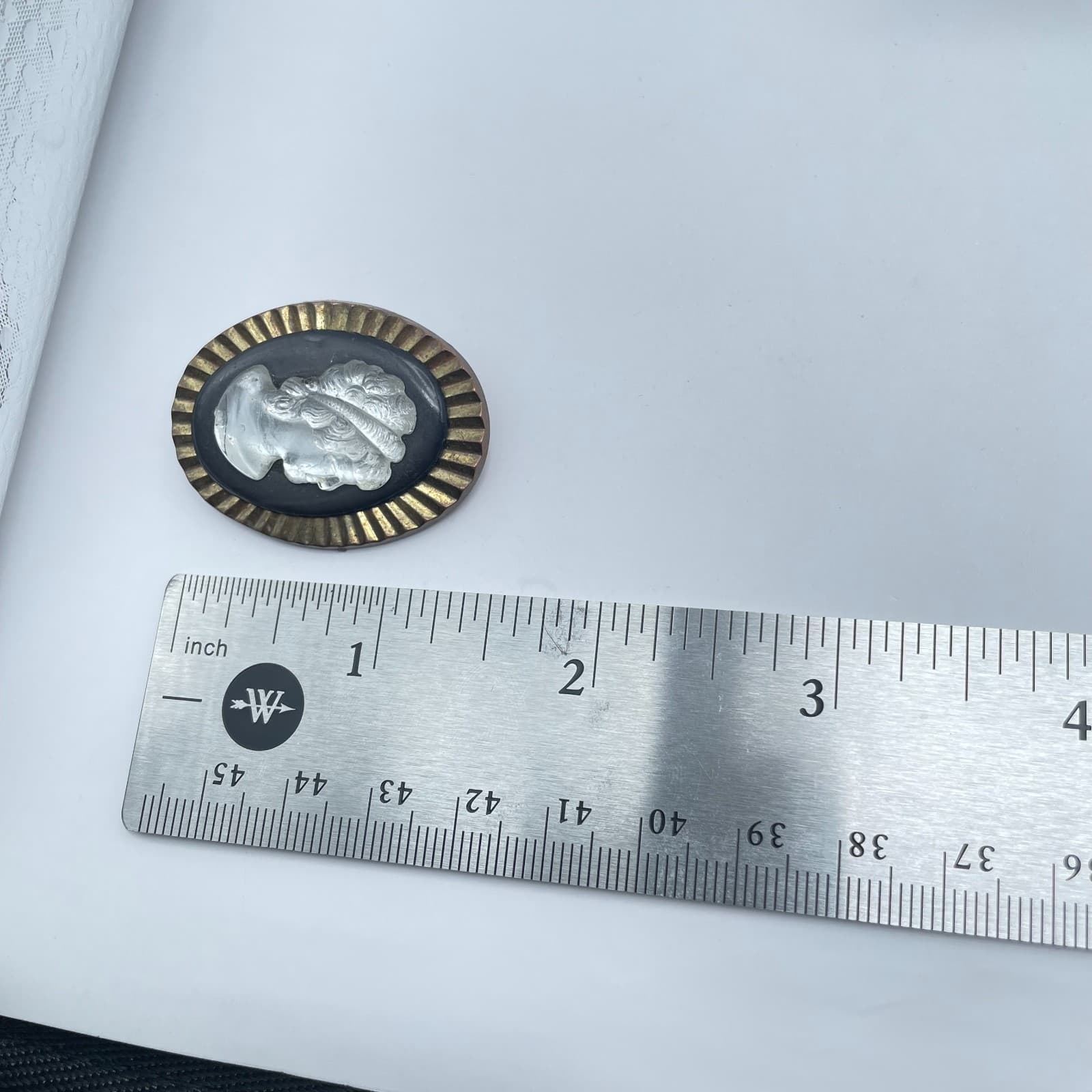 Vintage 1970s Gold-Tone Sunburst-Style Border The Muse Lady Cameo Brooch Pin - Thumbnail 2