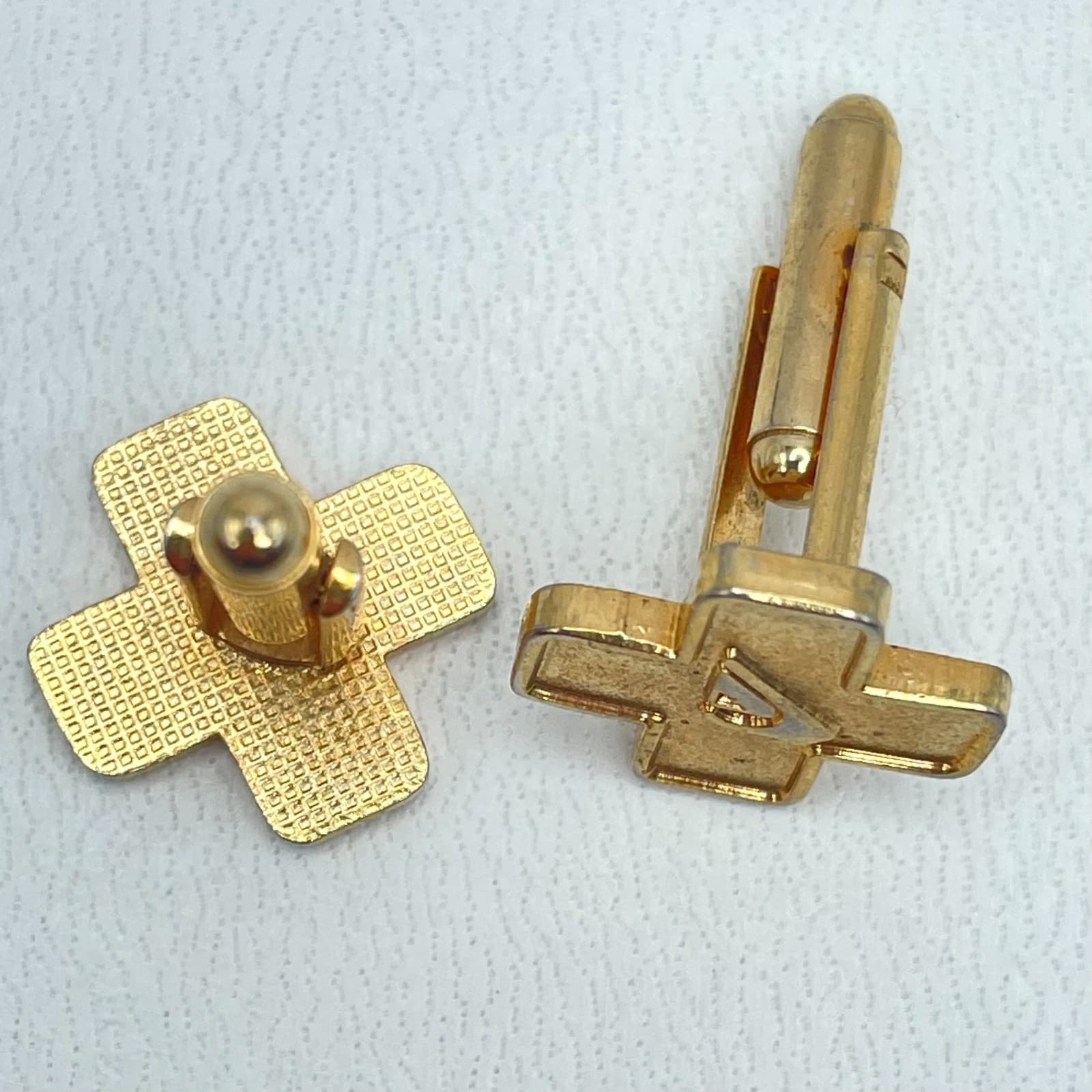 Vintage Quiksilver Gold-Tone Classic Cross Sign Bullet-Back Fastening Cufflinks - Thumbnail 3