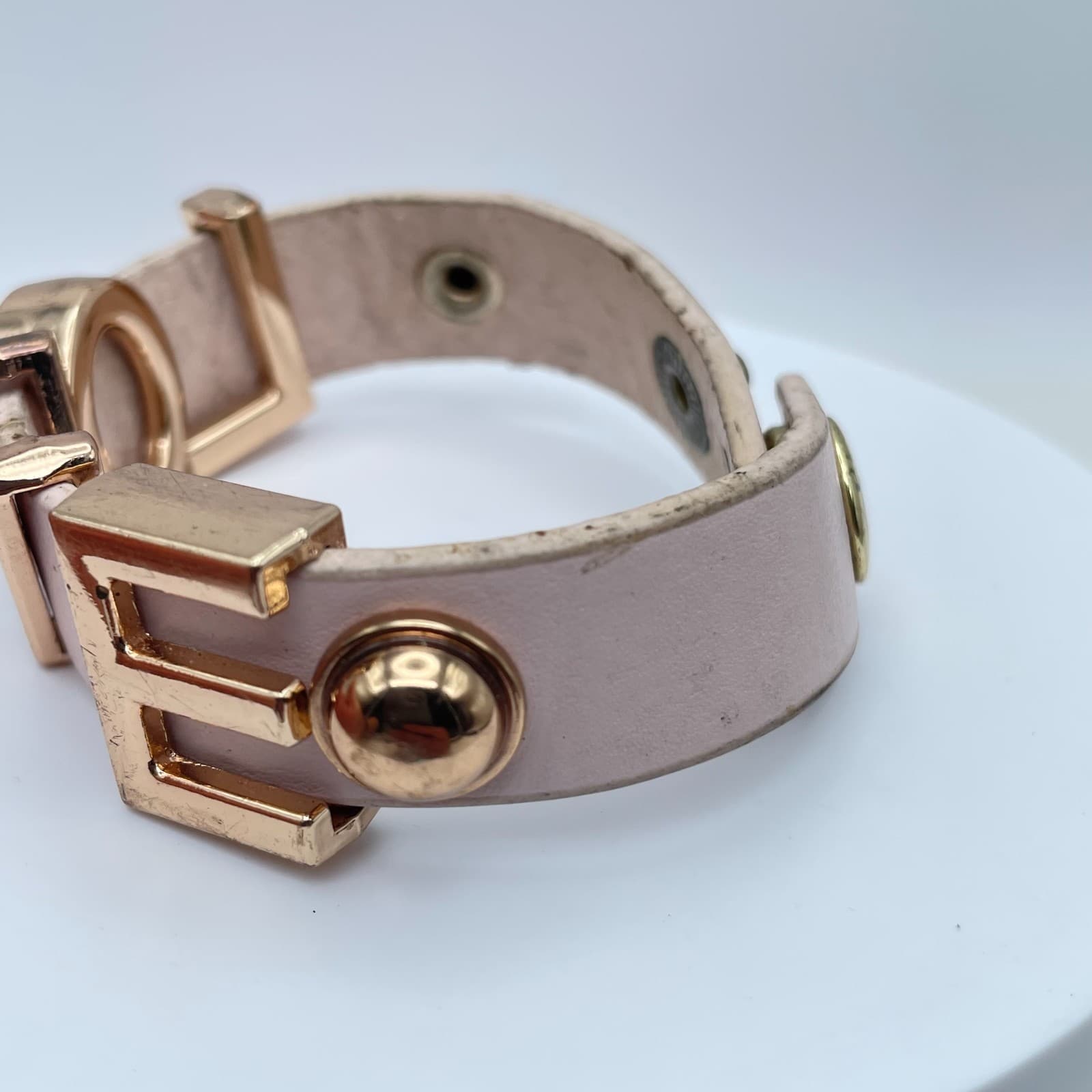 Valentine Gift Fashion Gold-Tone Classic Pink Vegan Leather "Love" Snap Bracelet - Thumbnail 4