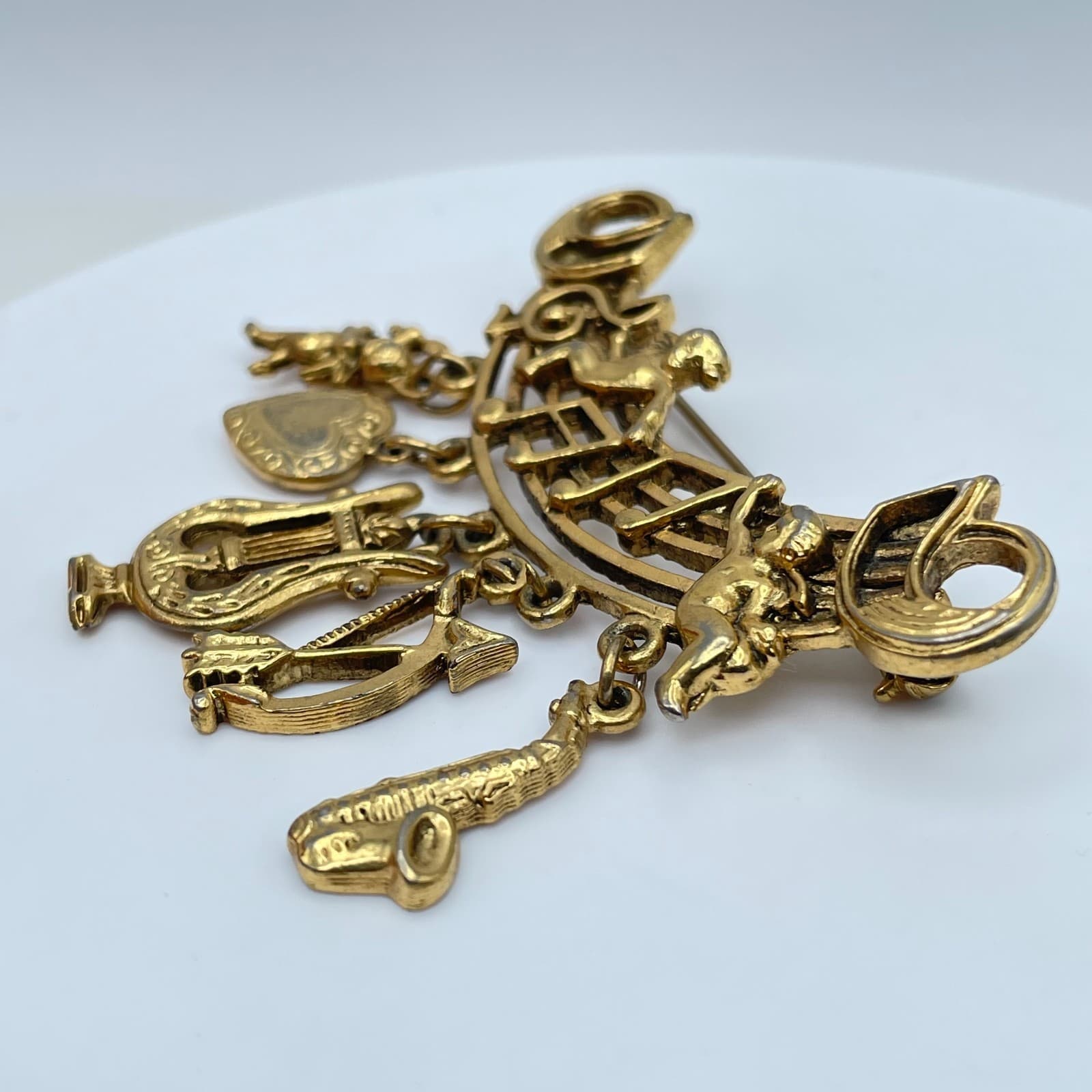 Vintage Gold-Tone Engraved Metal Musical Instrument Charm Tassel Brooch Pin - Thumbnail 5