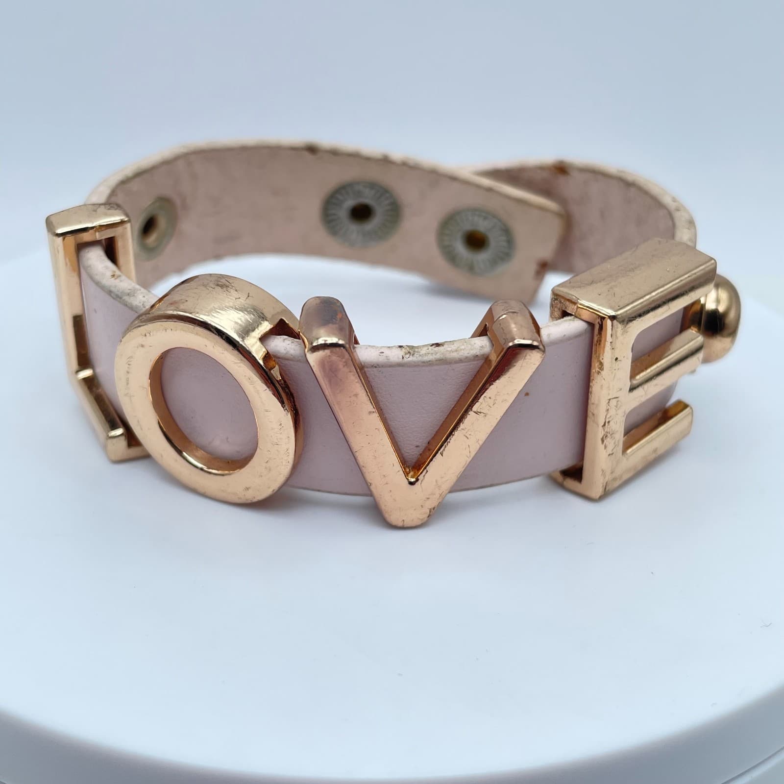 Valentine Gift Fashion Gold-Tone Classic Pink Vegan Leather "Love" Snap Bracelet - Image 1