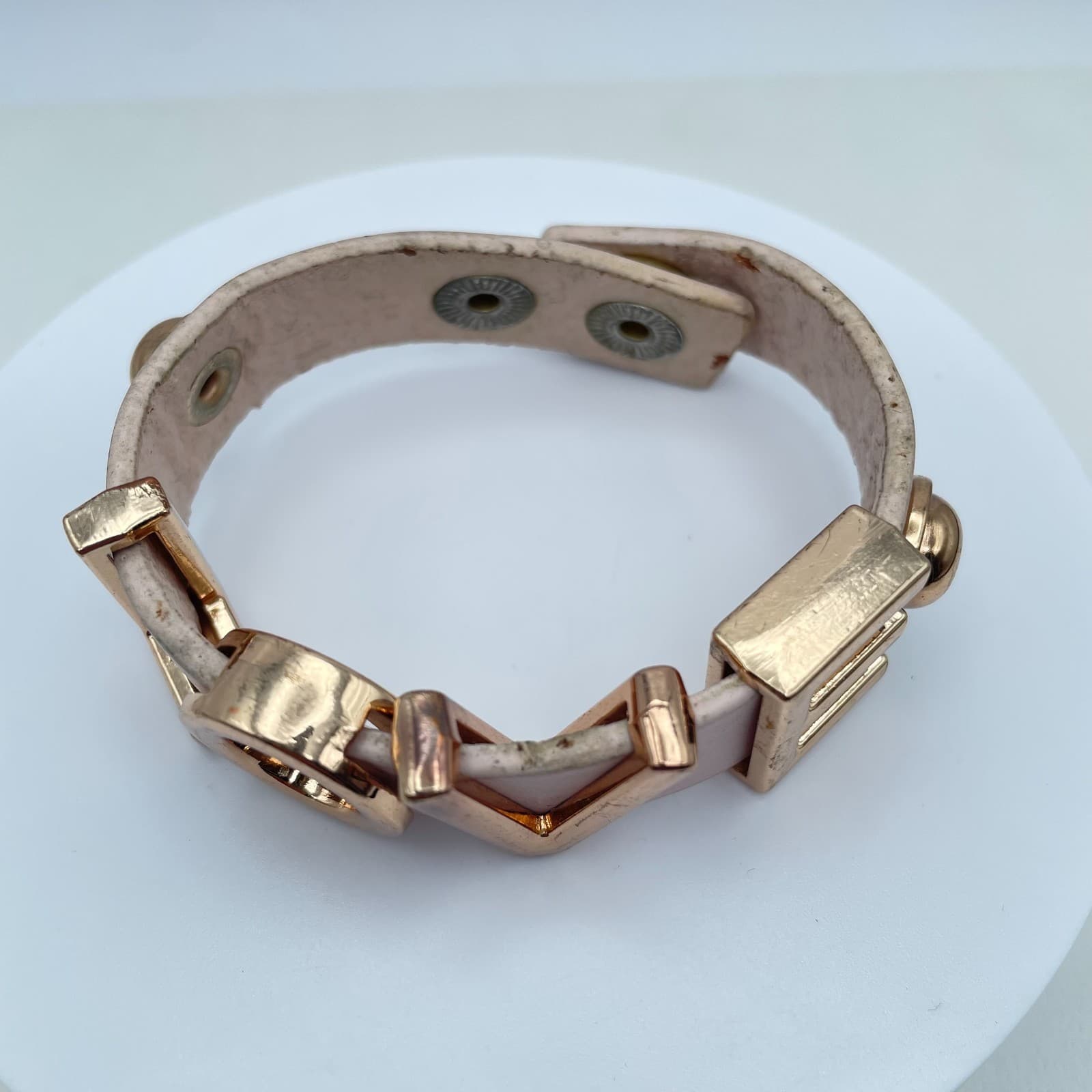 Valentine Gift Fashion Gold-Tone Classic Pink Vegan Leather "Love" Snap Bracelet - Thumbnail 3