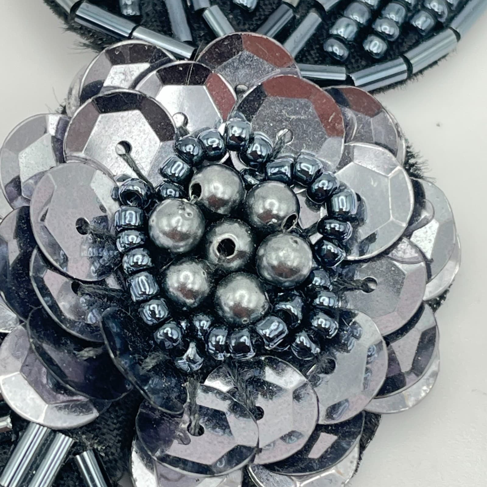 Vintage Black Sequins Seed Beaded Cluster Leaves Floral Appliqué Brooch Pin - Thumbnail 7