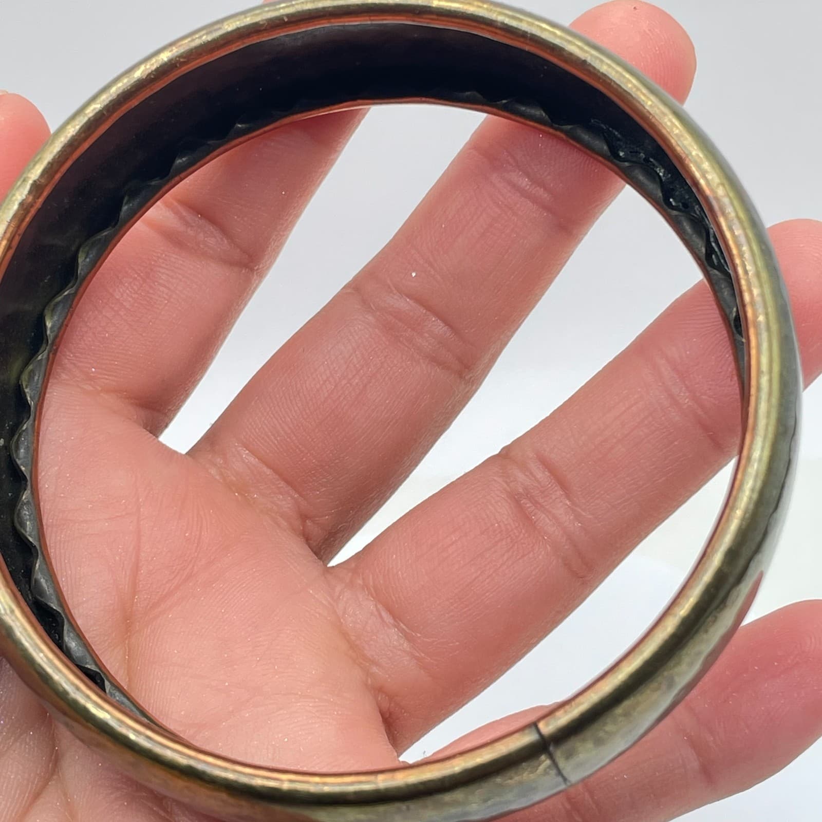 VTG Gold-Tone Hammered Metal Patina Finish Wide Cuff Bangle Stacking Bracelet - Thumbnail 7