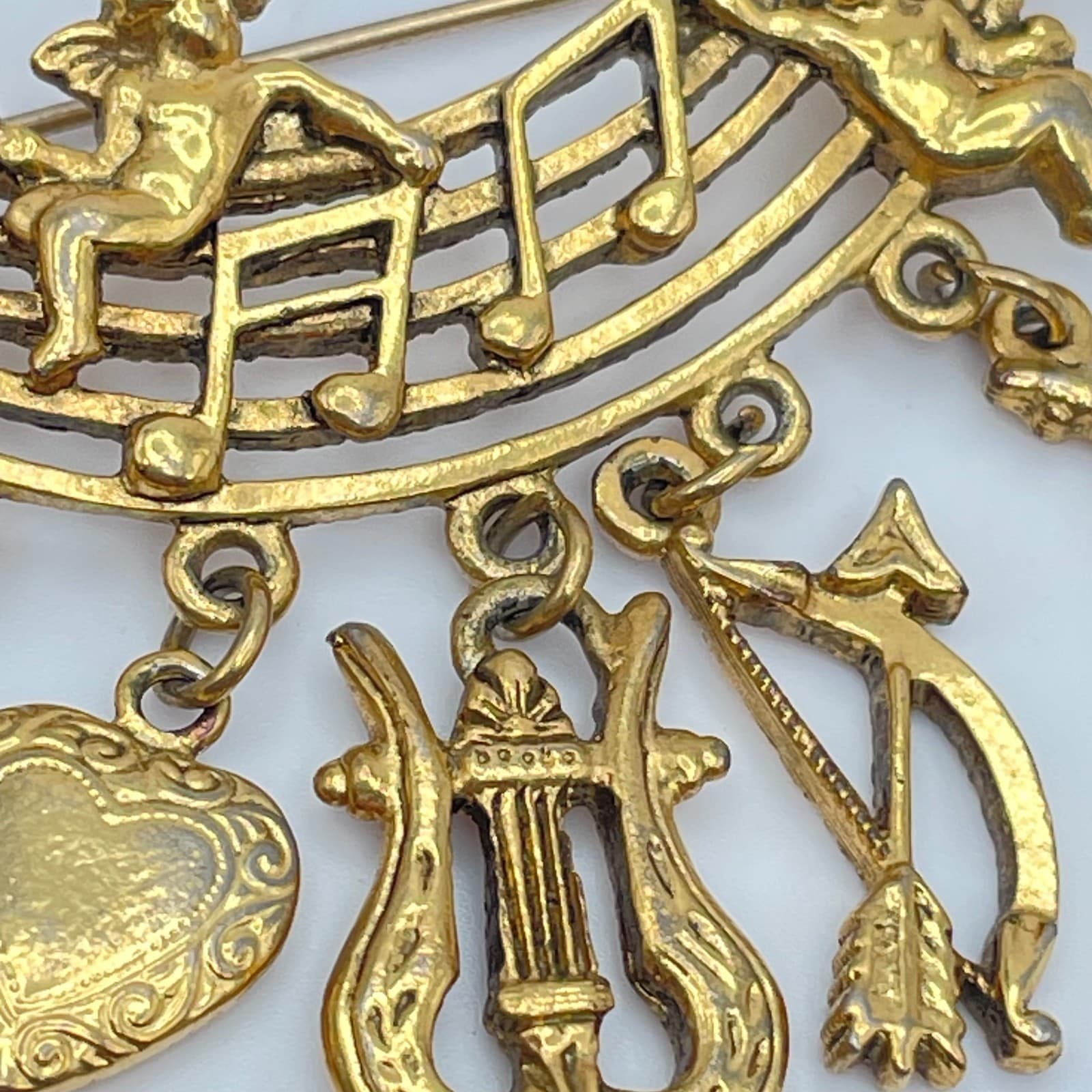 Vintage Gold-Tone Engraved Metal Musical Instrument Charm Tassel Brooch Pin - Thumbnail 9