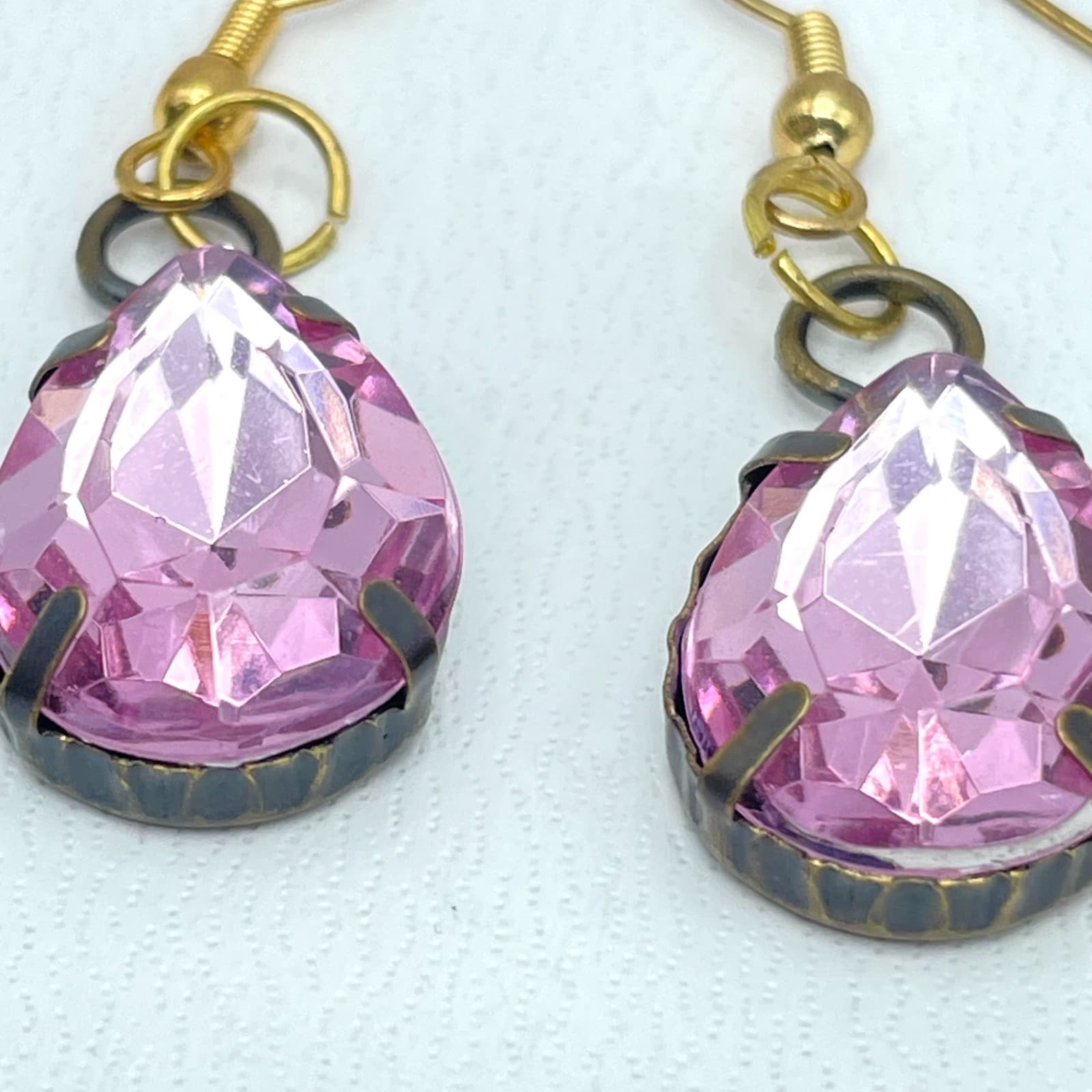 VTG Gold-Tone Pink Faceted Rhinestone Glass Prong Teardrop Bead Dangle Earrings - Thumbnail 4