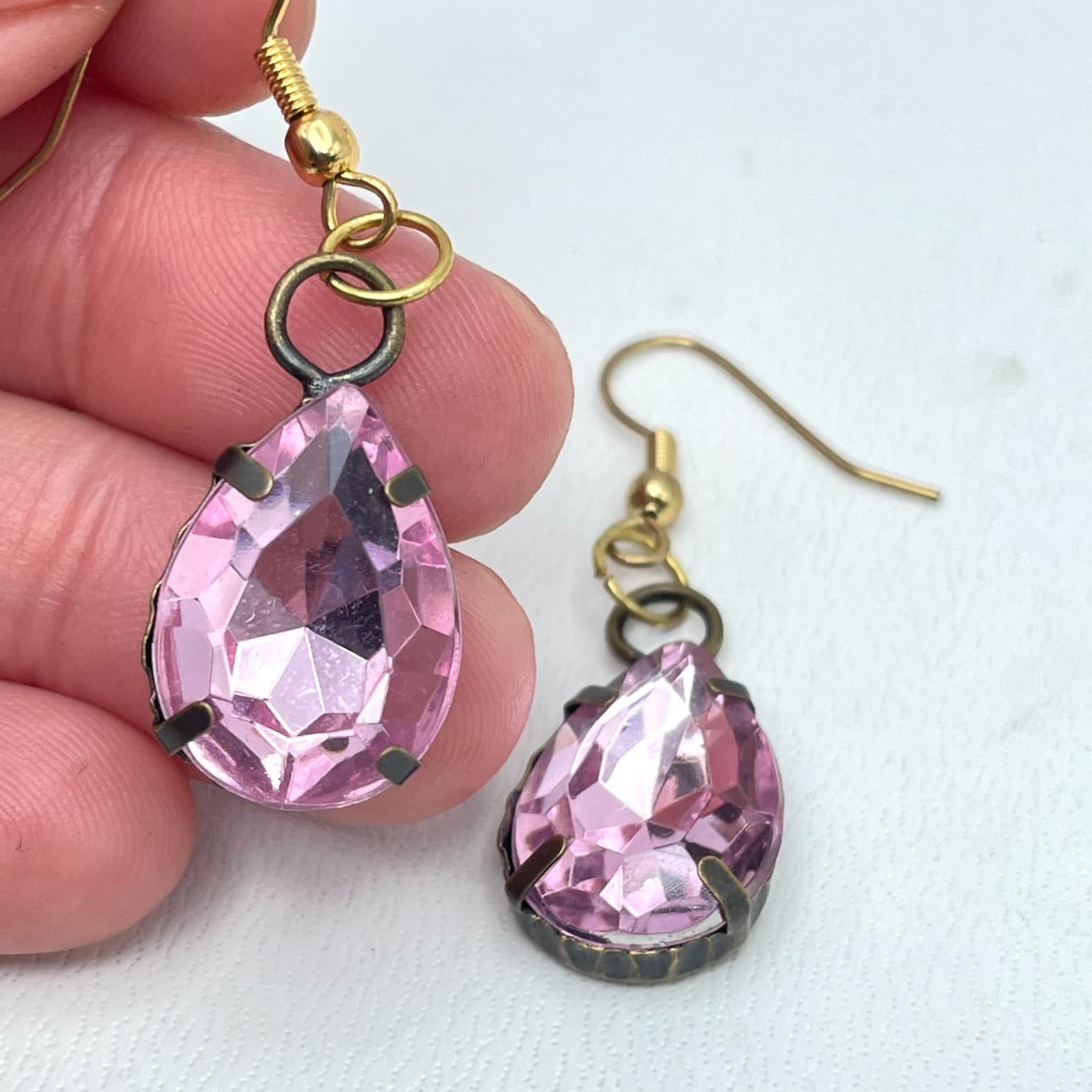 VTG Gold-Tone Pink Faceted Rhinestone Glass Prong Teardrop Bead Dangle Earrings - Thumbnail 6