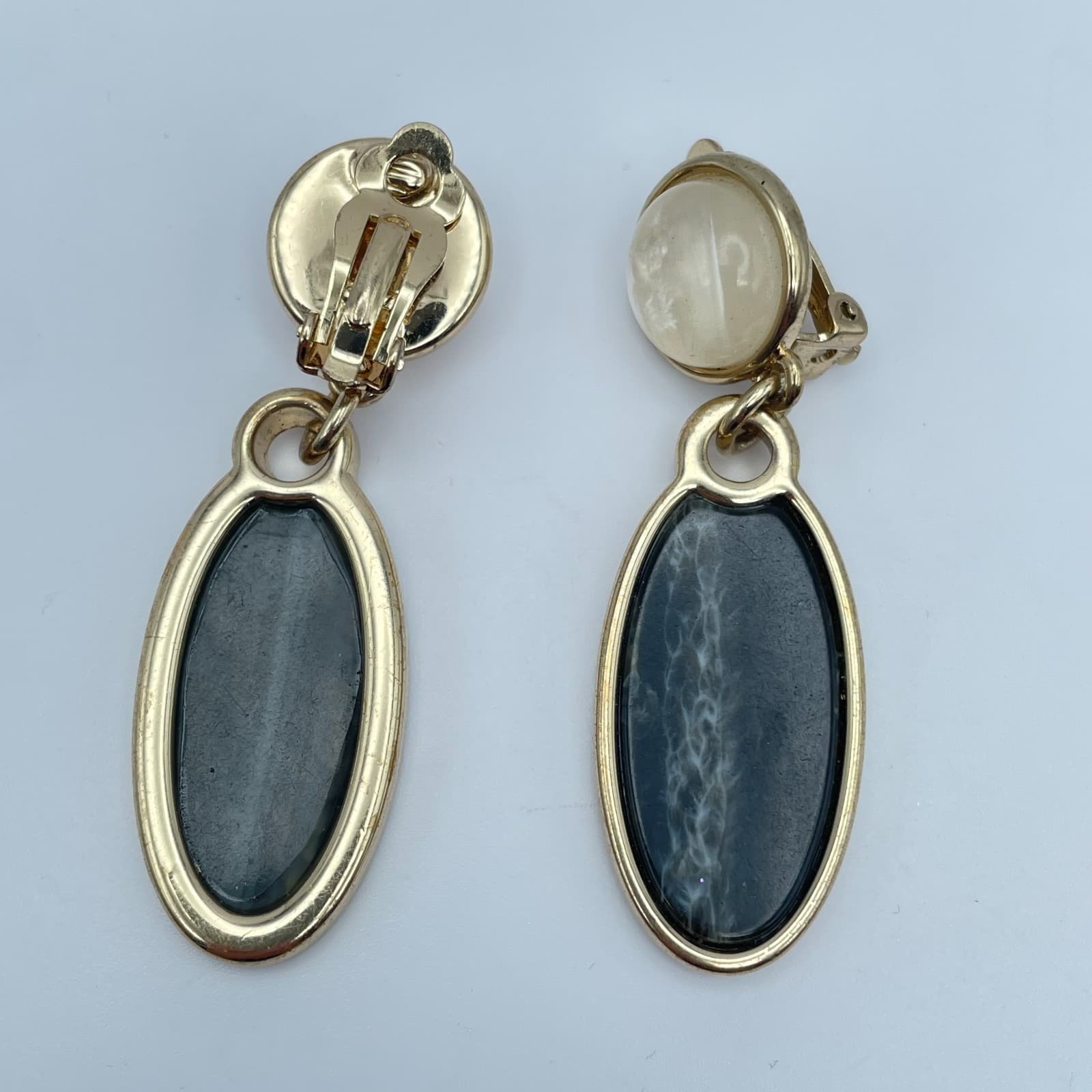 Vintage Gold-Tone Moonstone Bezel Poured Enamel Cabochon Clip-on Dangle Earrings - Thumbnail 3