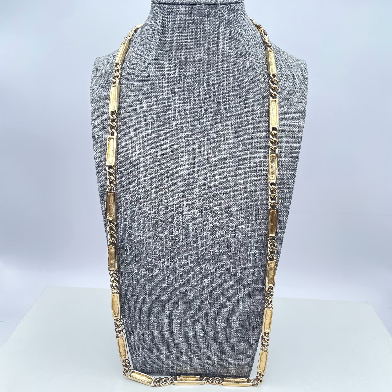 Classic Gold-Tone Flush-Set Enamel Inlay Metal Rectangular Chain Link Necklace - Image 1