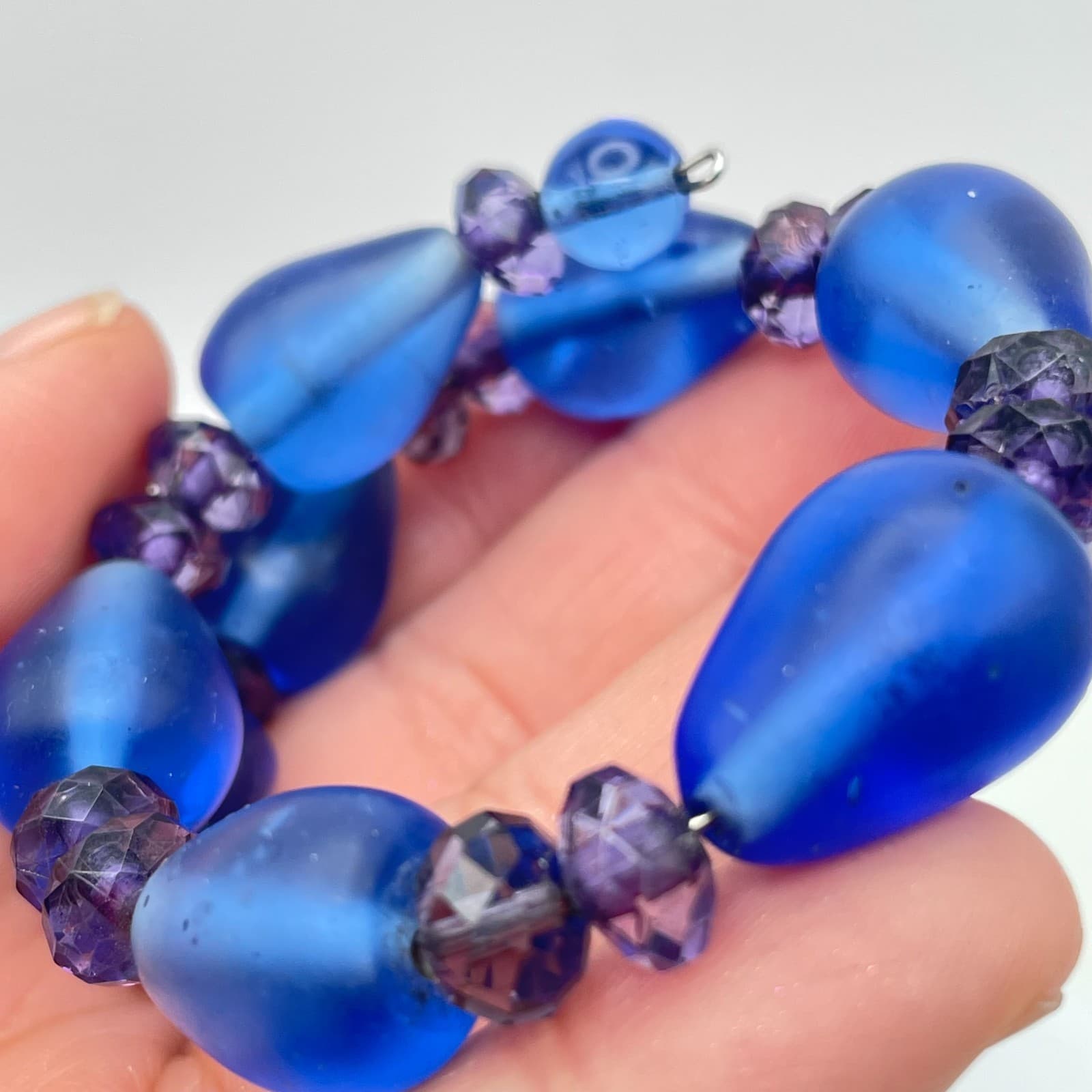 Vintage Handmade Blue Purple Classic Faceted Satin Glass Beads Stretch Bracelet - Thumbnail 6