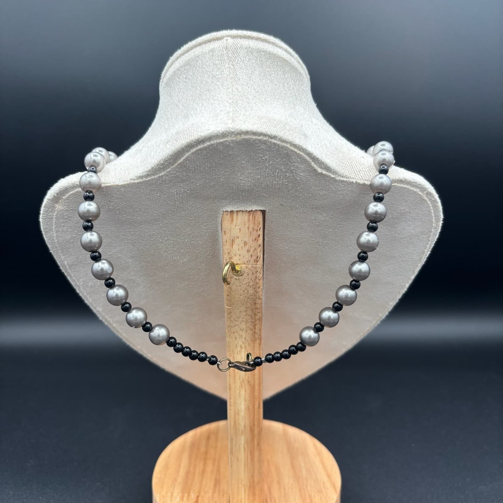 Vintage Gray & Black Beaded Necklace Loabster Lock with Round Medallion Pendant - Thumbnail 2