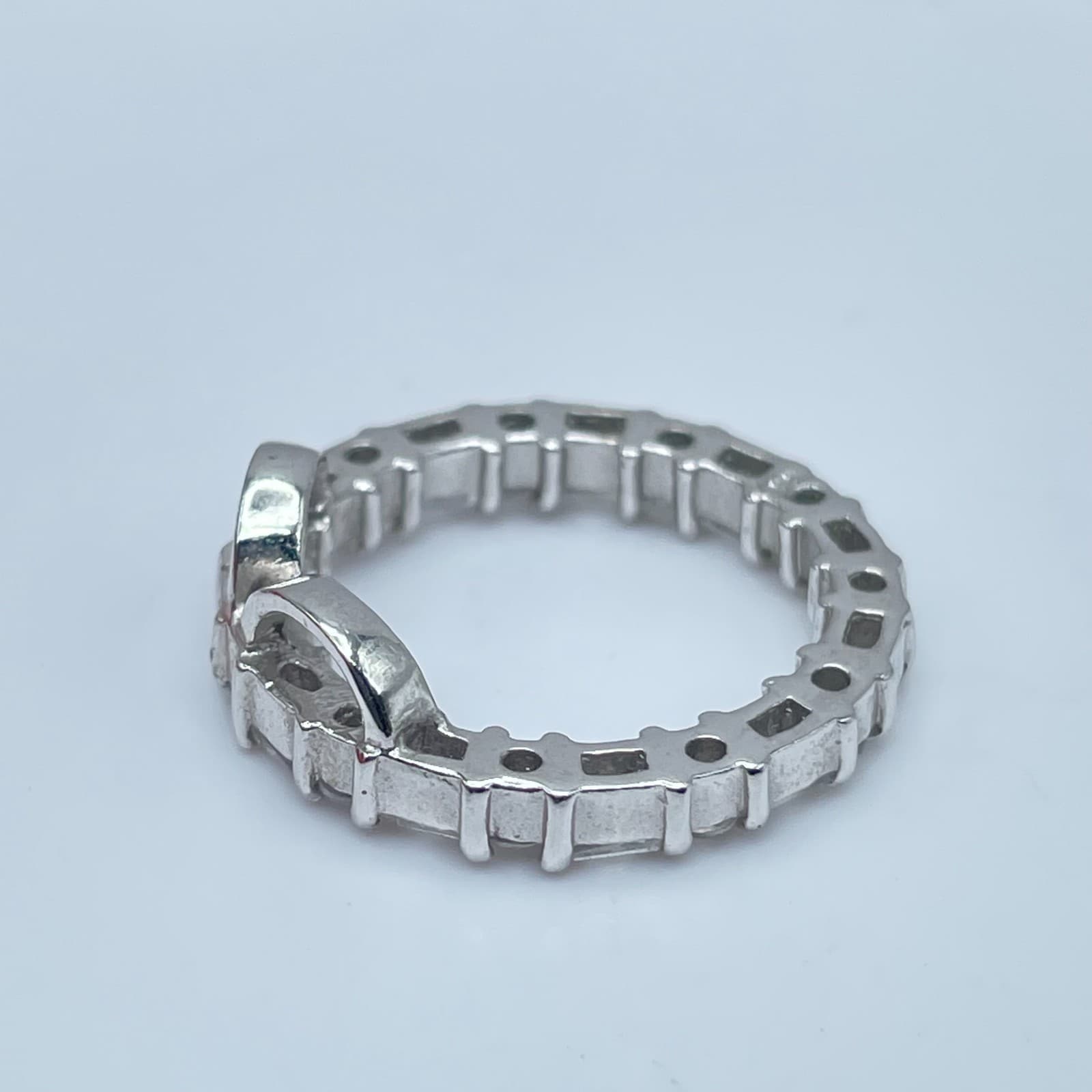 Classic Silver-Tone Engraved Cut-Out Metal Bow Motif Eternity-Style Band Ring - Thumbnail 4