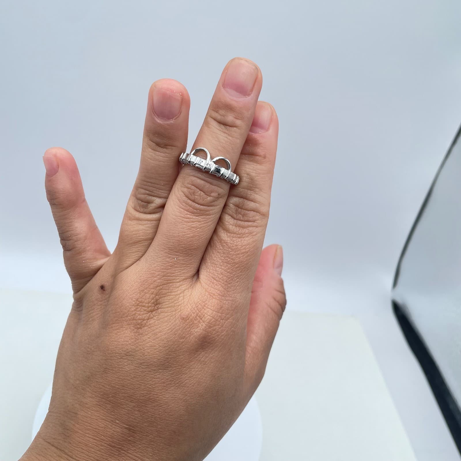 Classic Silver-Tone Engraved Cut-Out Metal Bow Motif Eternity-Style Band Ring - Thumbnail 7