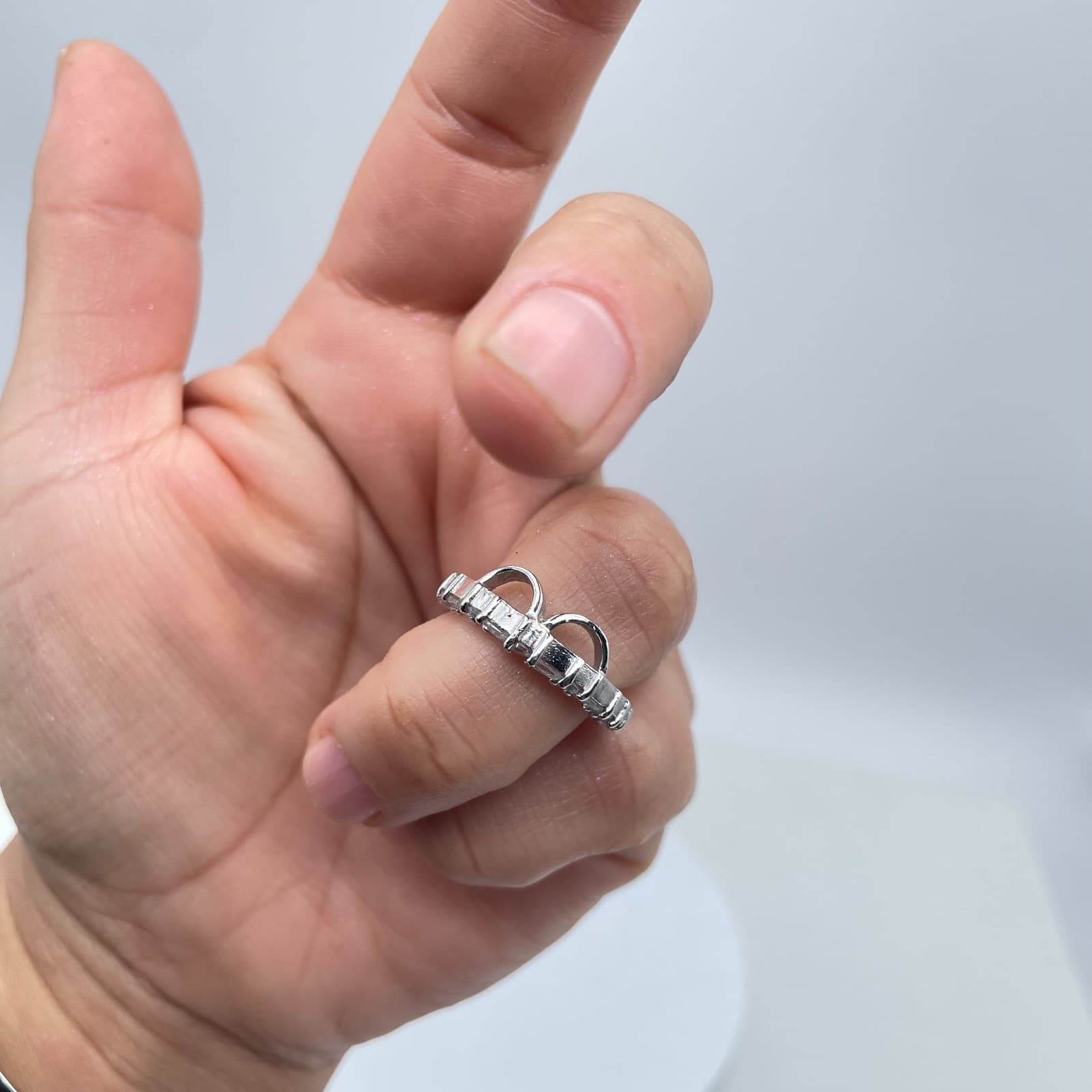 Classic Silver-Tone Engraved Cut-Out Metal Bow Motif Eternity-Style Band Ring - Thumbnail 11