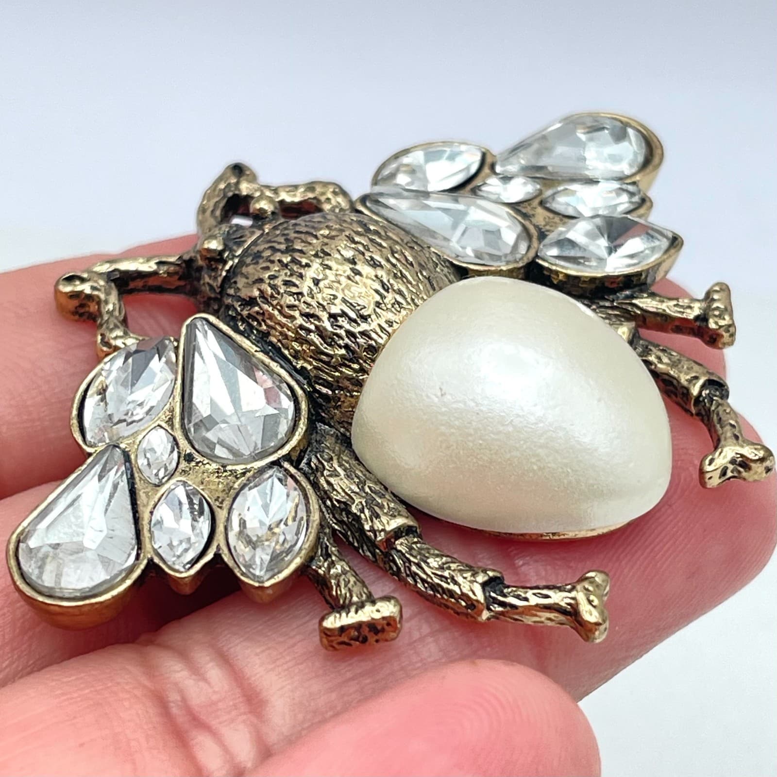 Gold-Tone Oxidize Metal Teardrop Rhinestone Mother Of Pearl Bee Brooch - Thumbnail 6