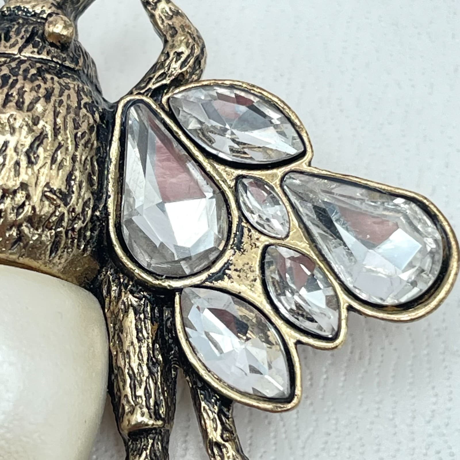Gold-Tone Oxidize Metal Teardrop Rhinestone Mother Of Pearl Bee Brooch - Thumbnail 5