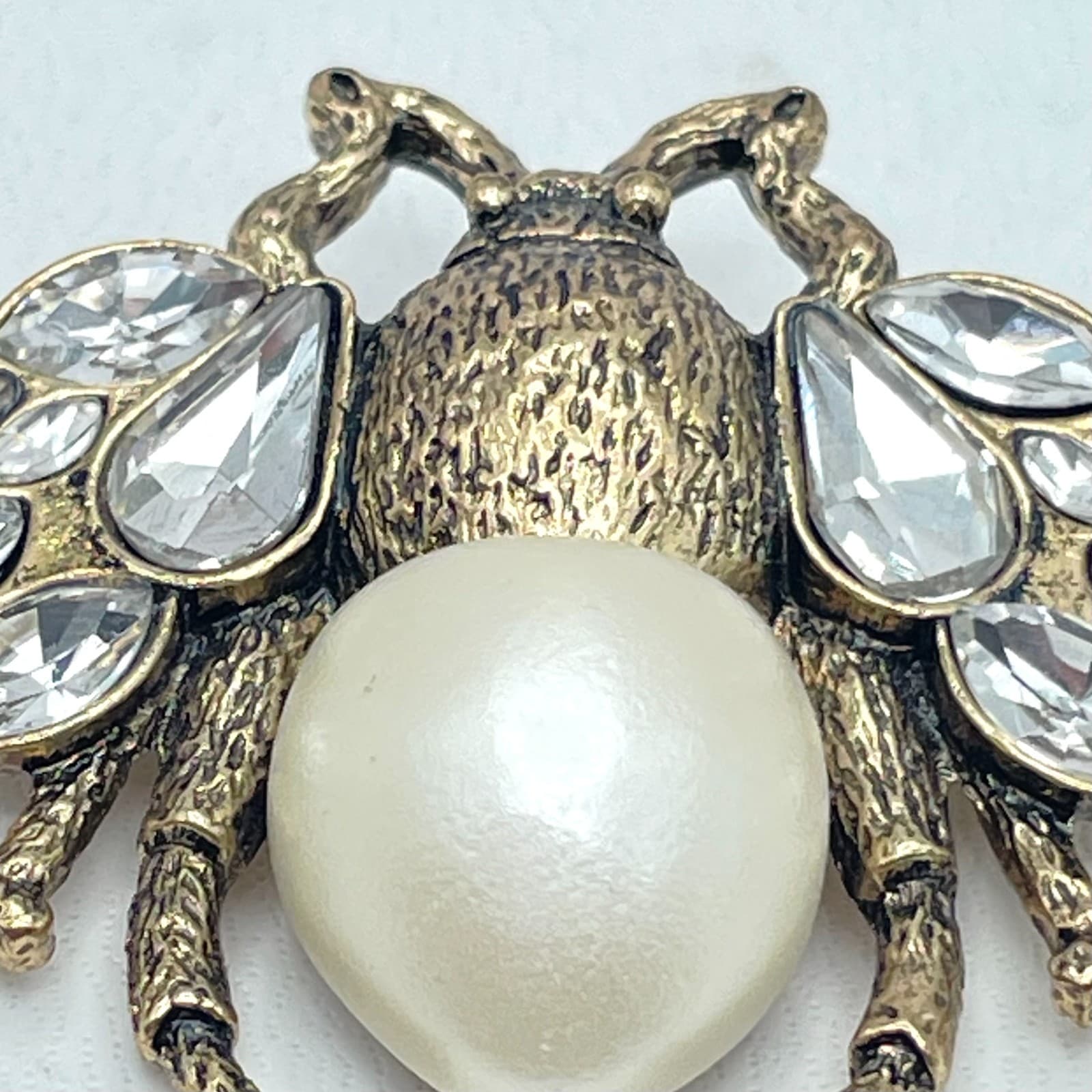 Gold-Tone Oxidize Metal Teardrop Rhinestone Mother Of Pearl Bee Brooch - Thumbnail 4