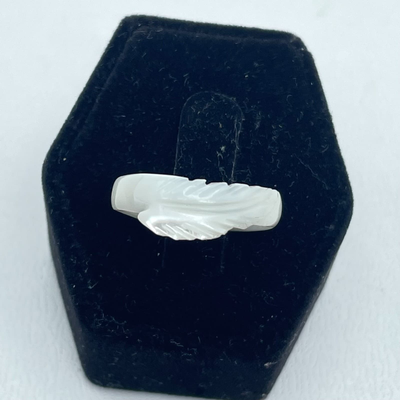 Vintage Handcrafted White Classic Fashion Leaf Feather-Carved Band Ring - Thumbnail 2