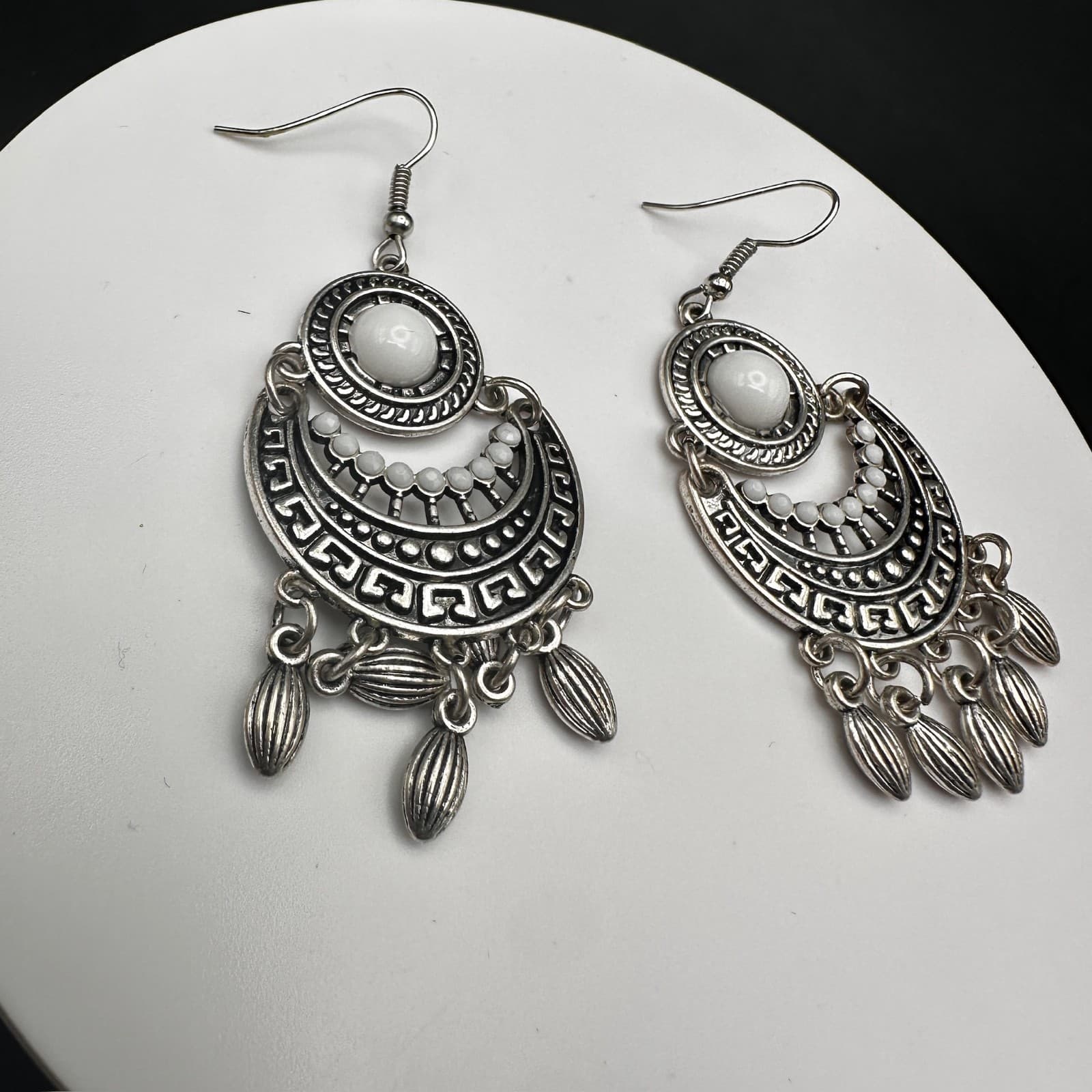 Vintage 90s Boho Dangle Earrings Silver-Tone White Beaded Ethnic Grecian Style - Thumbnail 6