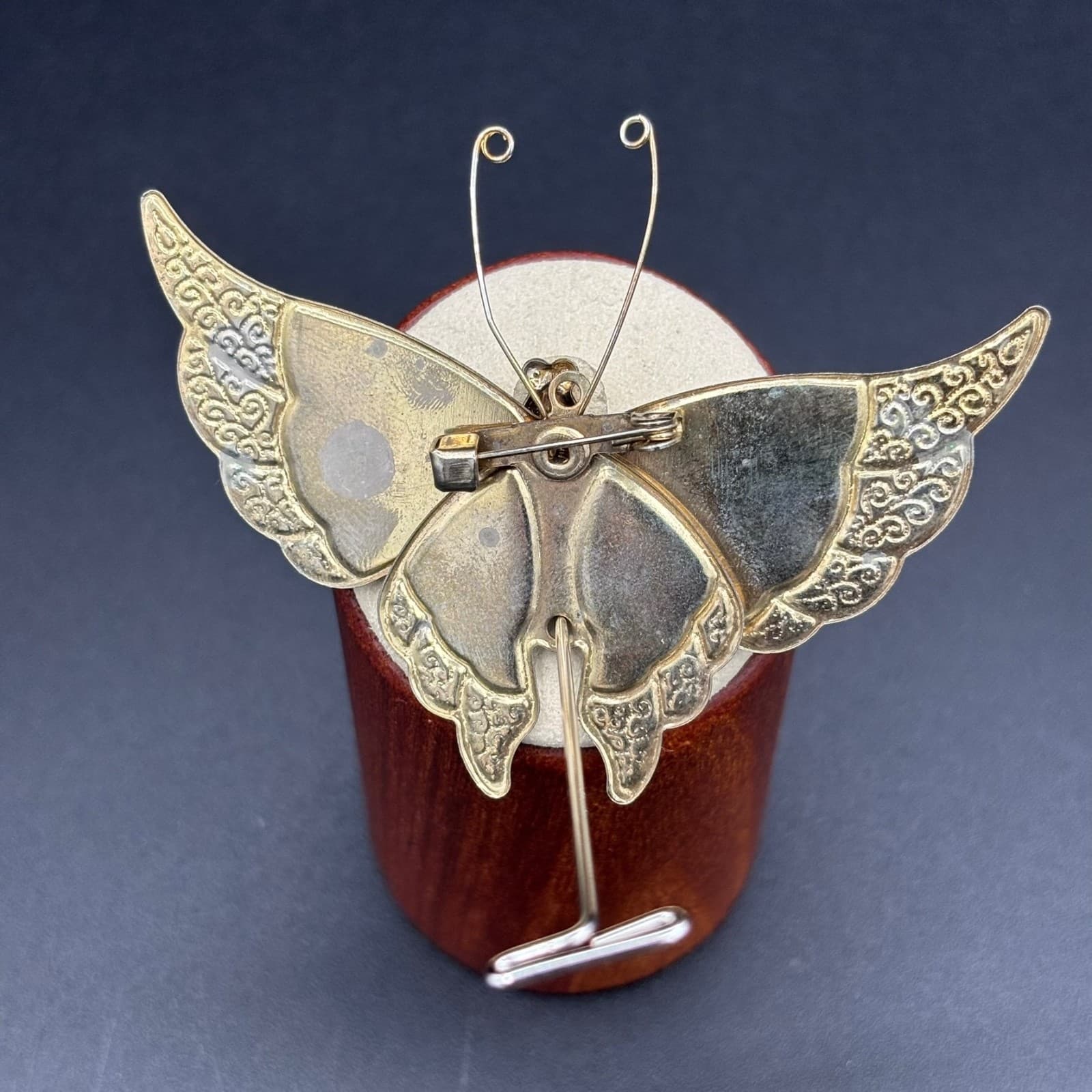 Vintage Gold Tone Shell Butterfly Brooch Pin with Texture Wings & Antennas - Thumbnail 2