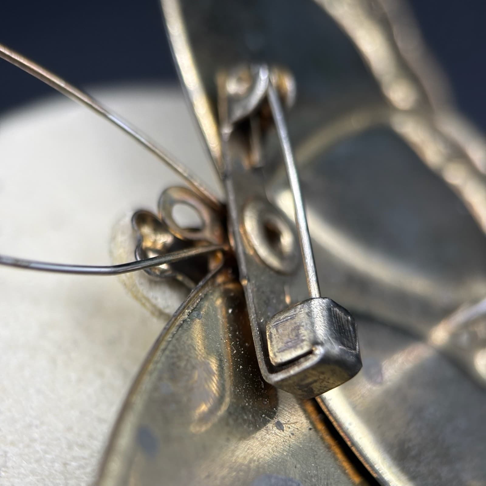 Vintage Gold Tone Shell Butterfly Brooch Pin with Texture Wings & Antennas - Thumbnail 3