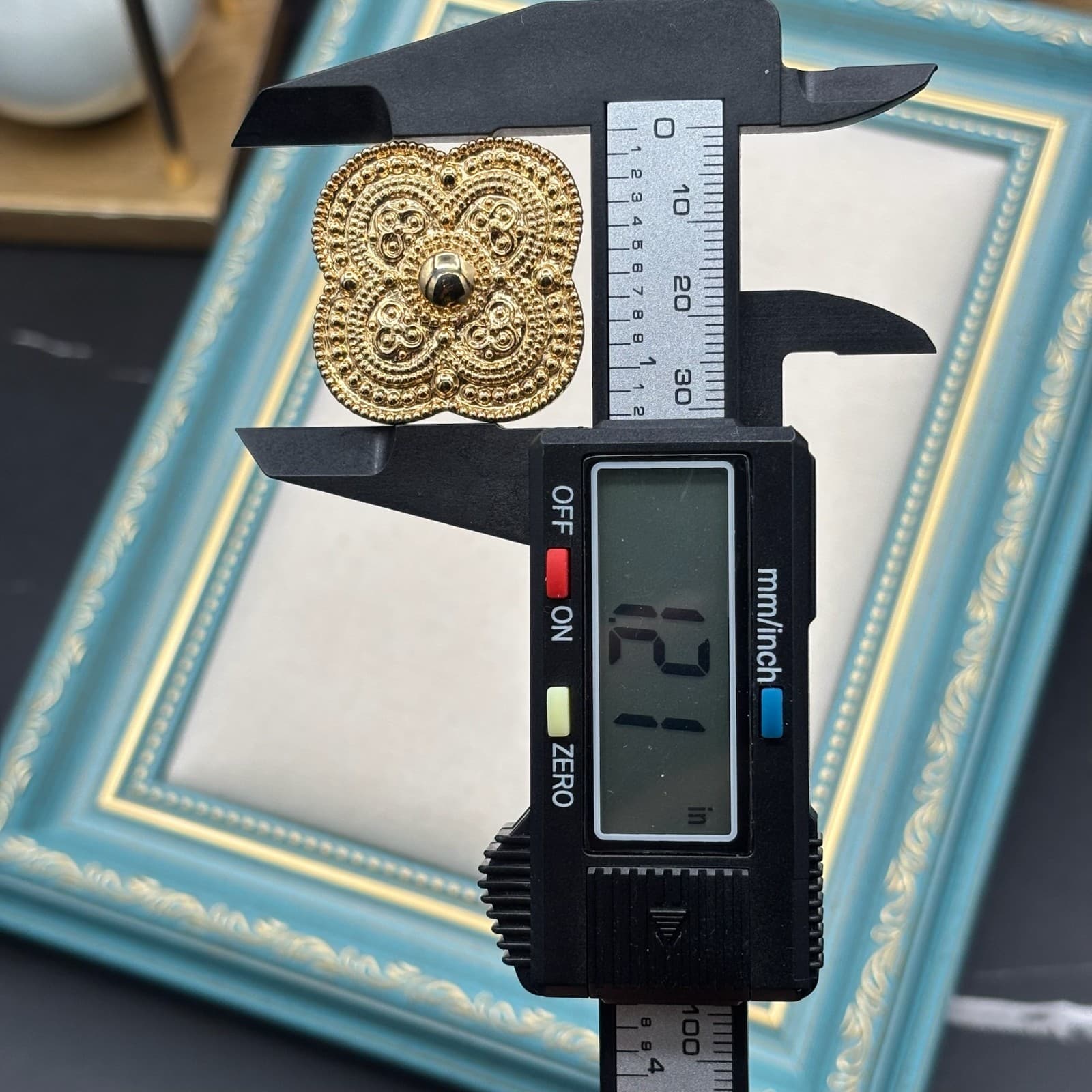 Vintage Gold Tone Brooch Clover Quatrefoil Ornate Filigree Textured Pin - Thumbnail 2