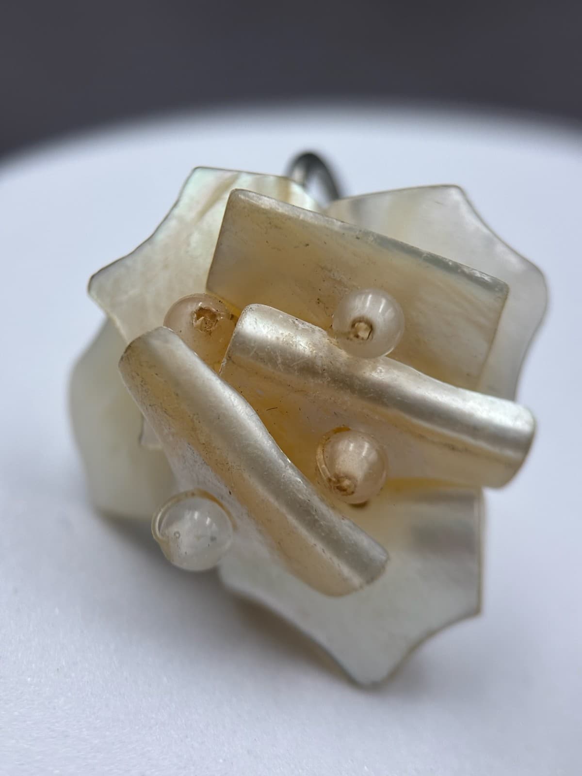 Vintage Mother of Pearl Cluster Screw-Back Earrings Iridescent Floral Design - Thumbnail 3