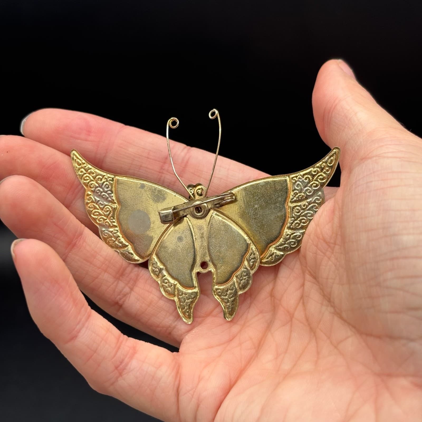 Vintage Gold Tone Shell Butterfly Brooch Pin with Texture Wings & Antennas - Thumbnail 7
