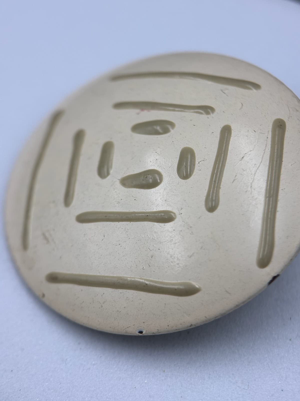 Vintage Round Geometric Clip-On Earrings Cream Modernist Minimalist Style - Thumbnail 3