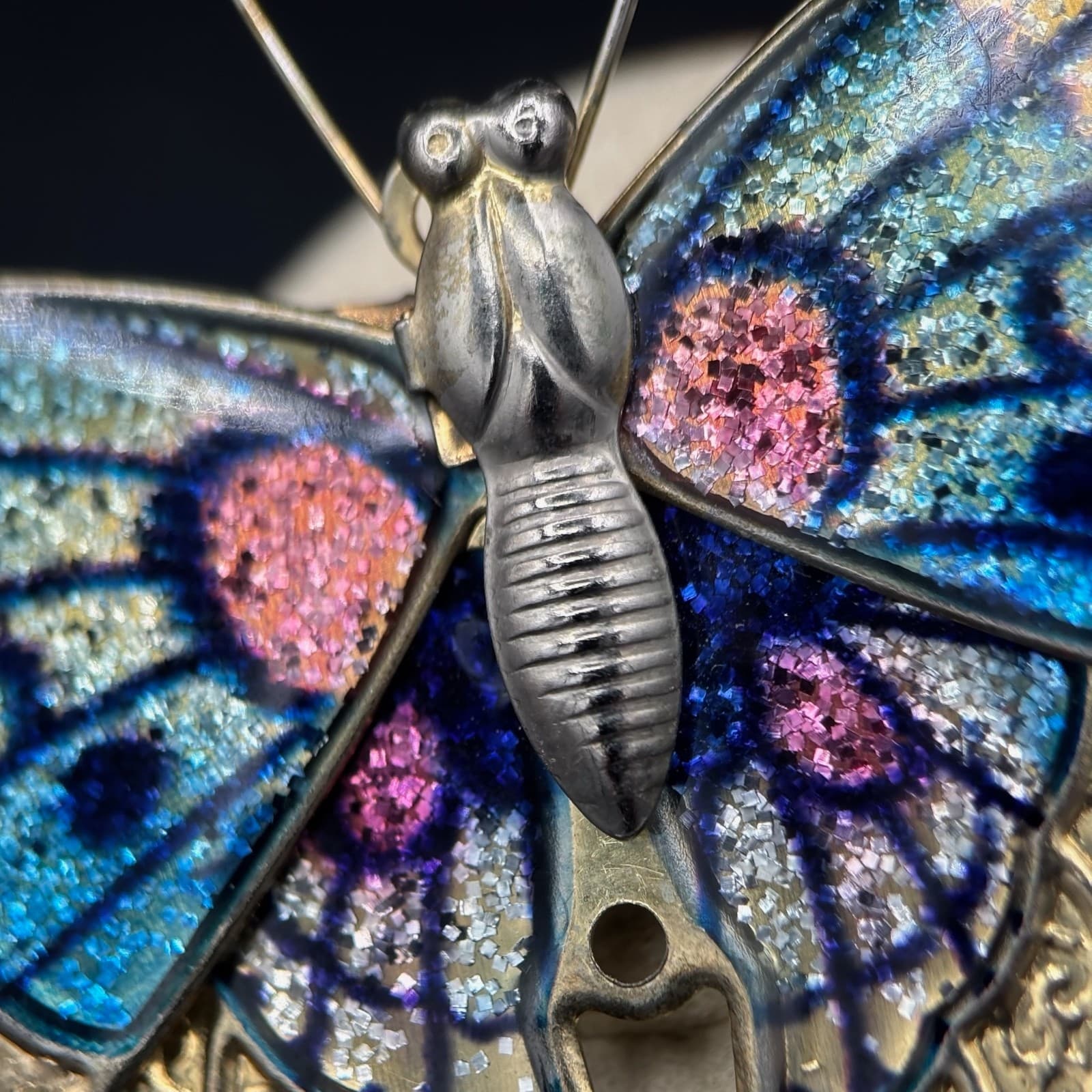 Vintage Gold Tone Shell Butterfly Brooch Pin with Texture Wings & Antennas - Thumbnail 5