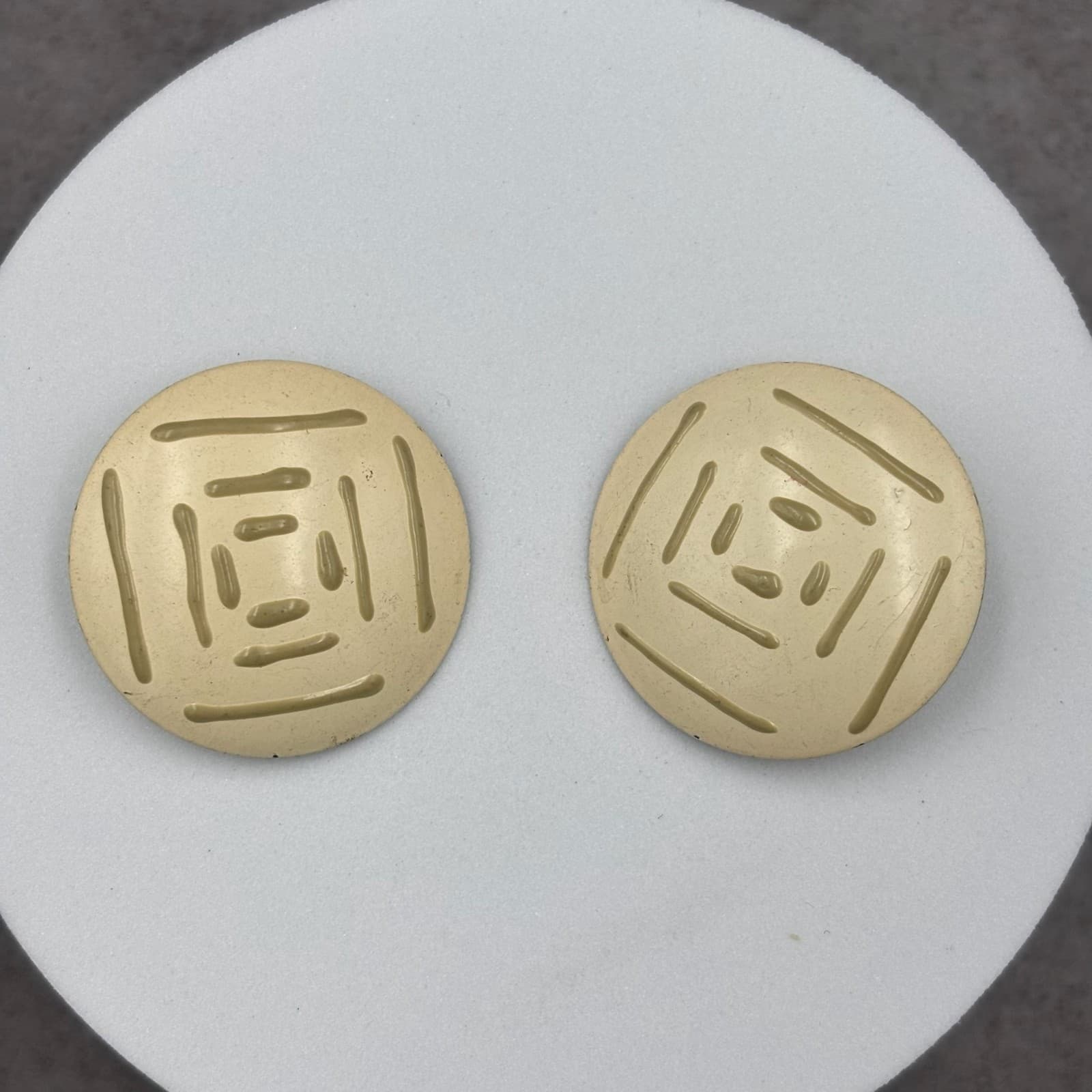 Vintage Round Geometric Clip-On Earrings Cream Modernist Minimalist Style - Image 1