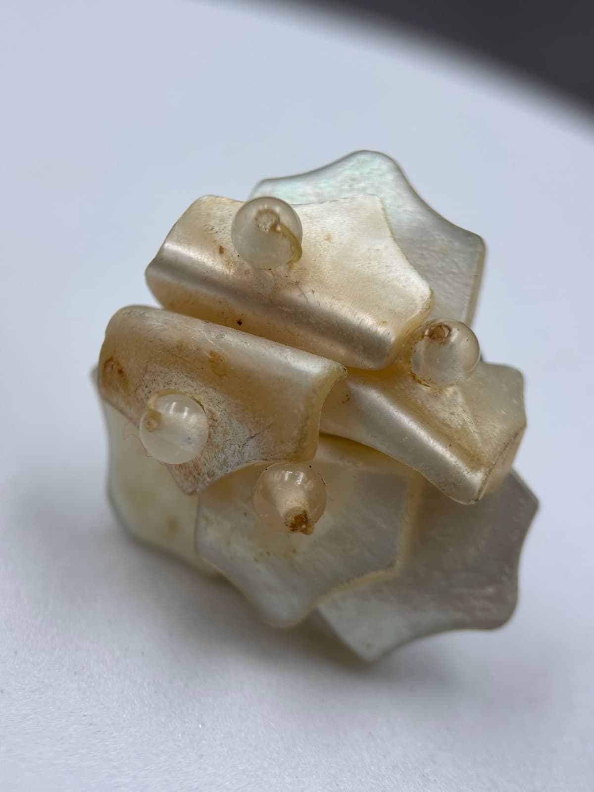 Vintage Mother of Pearl Cluster Screw-Back Earrings Iridescent Floral Design - Thumbnail 4