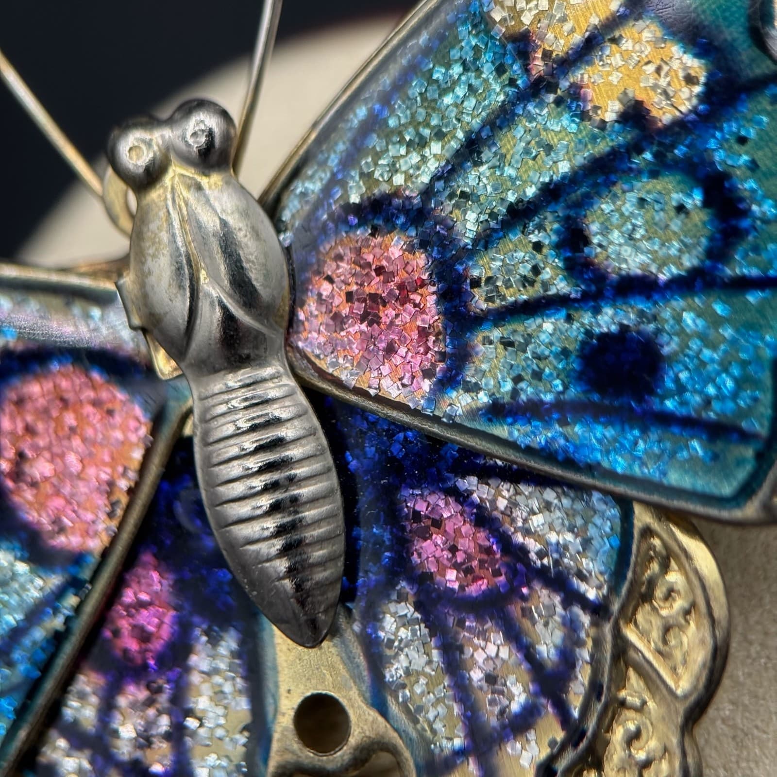 Vintage Gold Tone Shell Butterfly Brooch Pin with Texture Wings & Antennas - Thumbnail 4