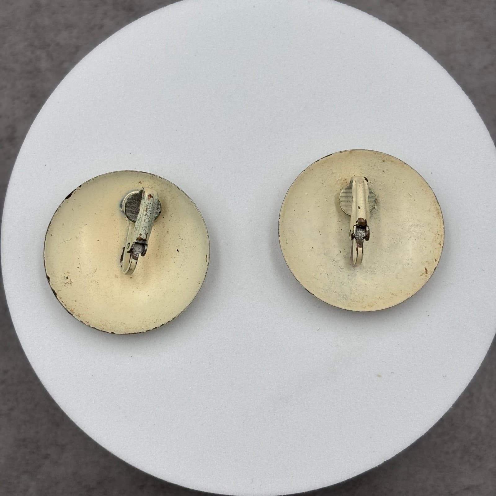 Vintage Round Geometric Clip-On Earrings Cream Modernist Minimalist Style - Thumbnail 2