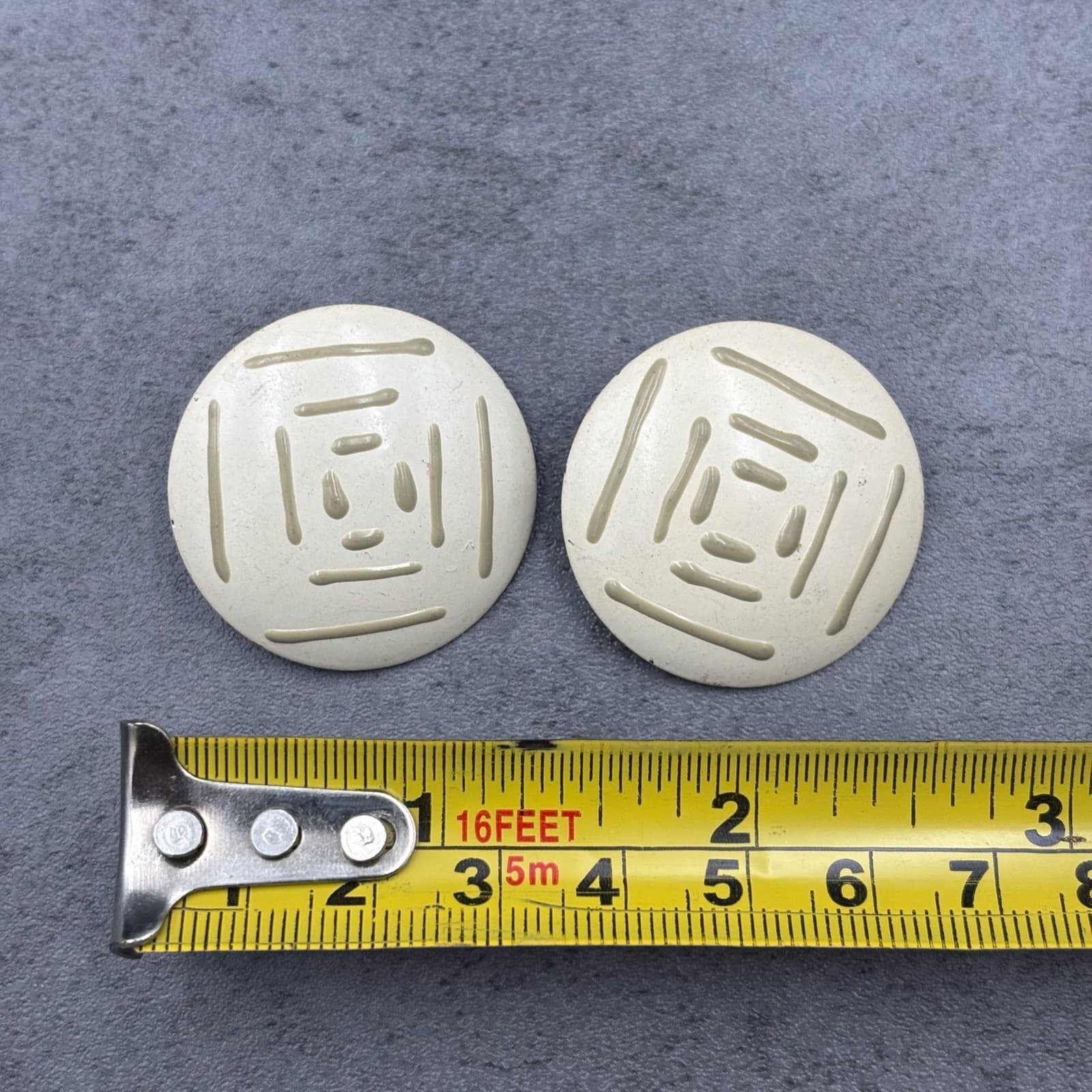 Vintage Round Geometric Clip-On Earrings Cream Modernist Minimalist Style - Thumbnail 5