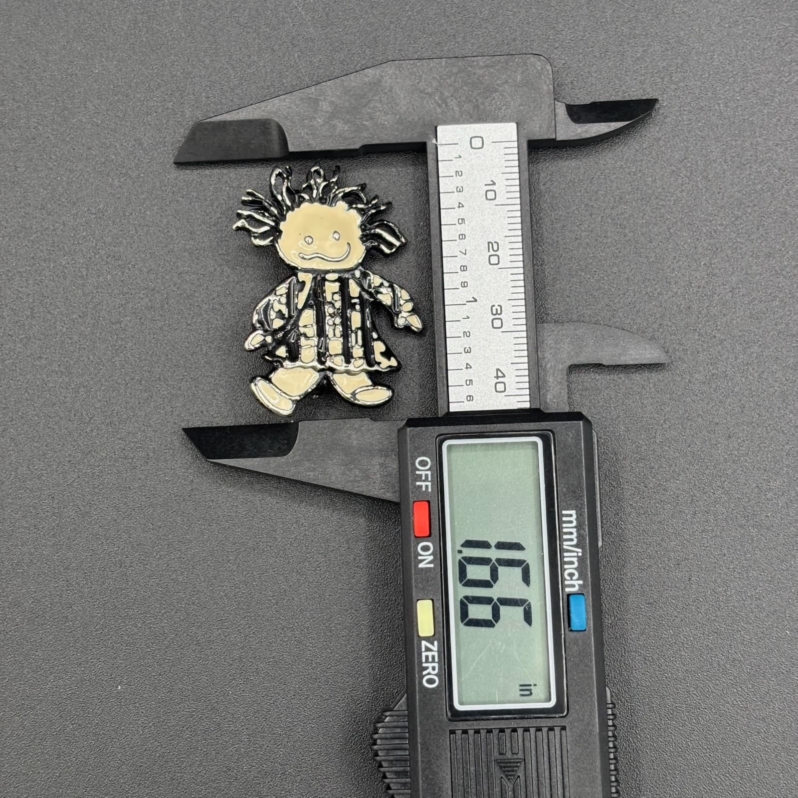 Vintage 1970s Black & White Enamel Wild Hair Art Girl Stripes Dress Brooch Pin - Thumbnail 10