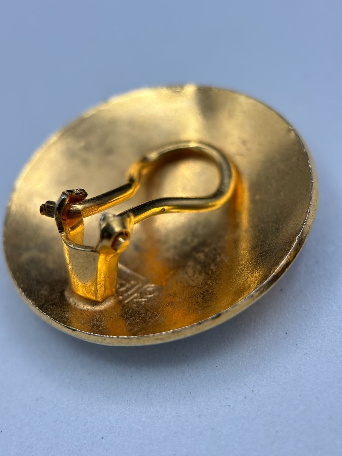 Vintage Gold Enamel Clip-On Earrings Blue White Art Deco Geometric Round - Thumbnail 9