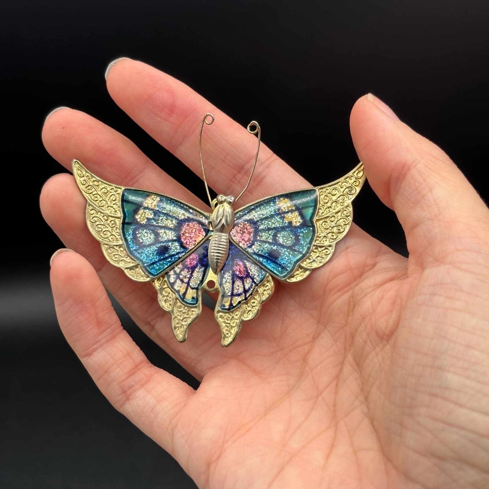 Vintage Gold Tone Shell Butterfly Brooch Pin with Texture Wings & Antennas - Thumbnail 6