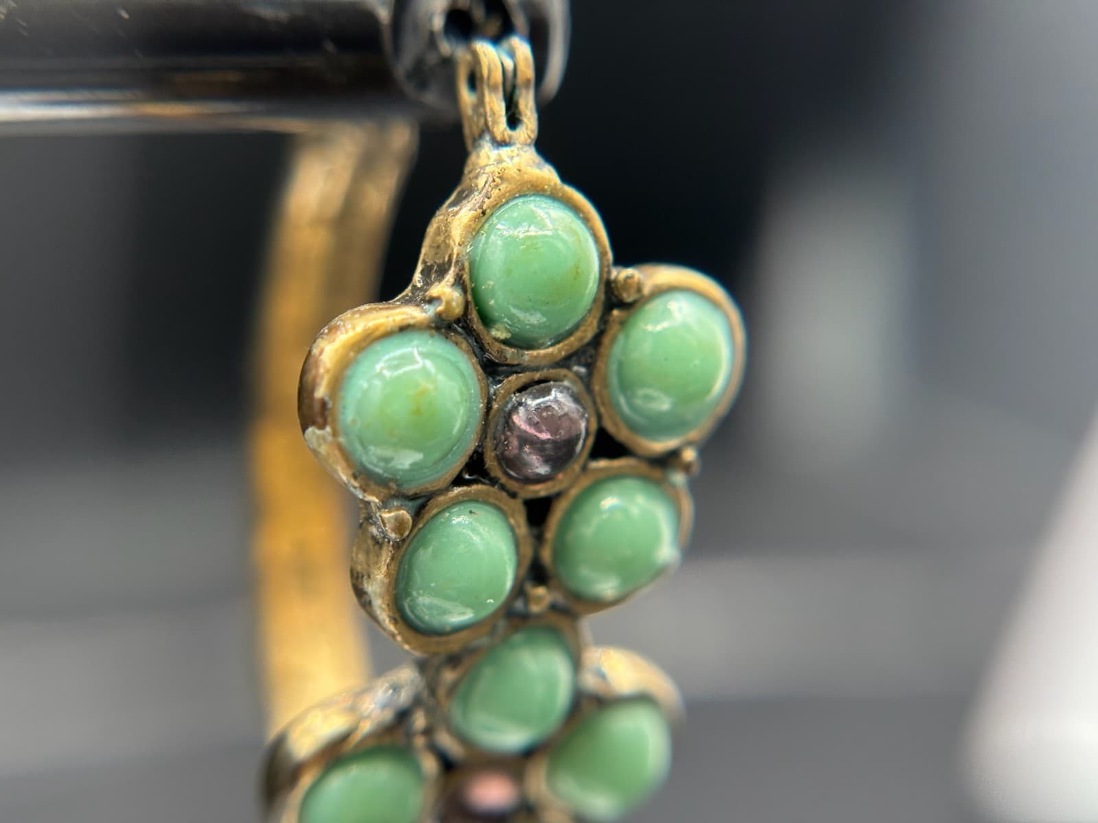 Vintage 90s Gold-Tone Green Painted Glass Cluster Earrings Chic Style - Thumbnail 4