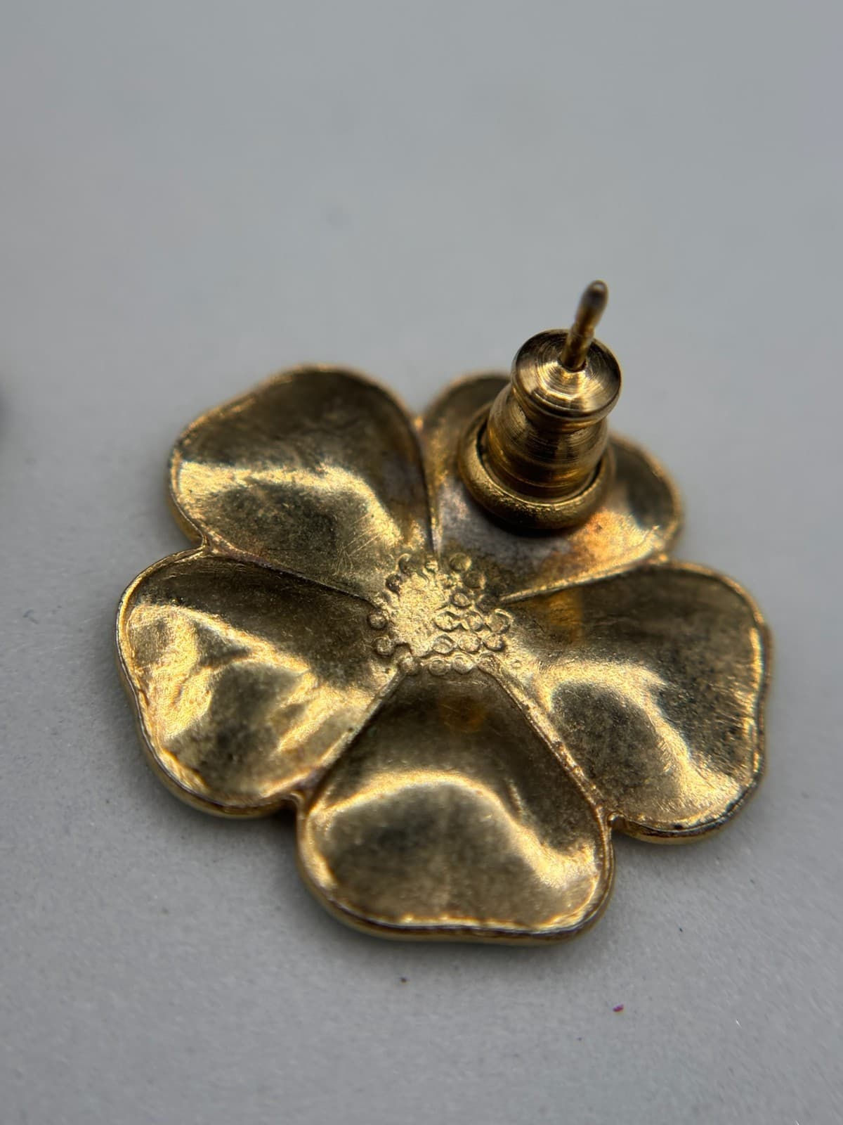 Gold-Tone Teal Enamel Flower Stud Earrings Retro Spring Chic - Thumbnail 4