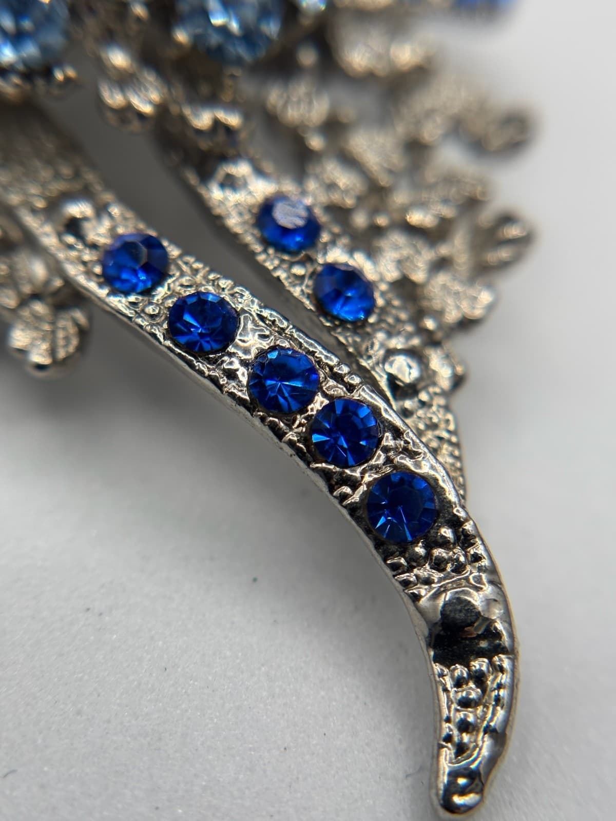 Silver-Tone Foilback Blue Rhinestone Floral Brooch Vintage Sparkle Style - Thumbnail 3