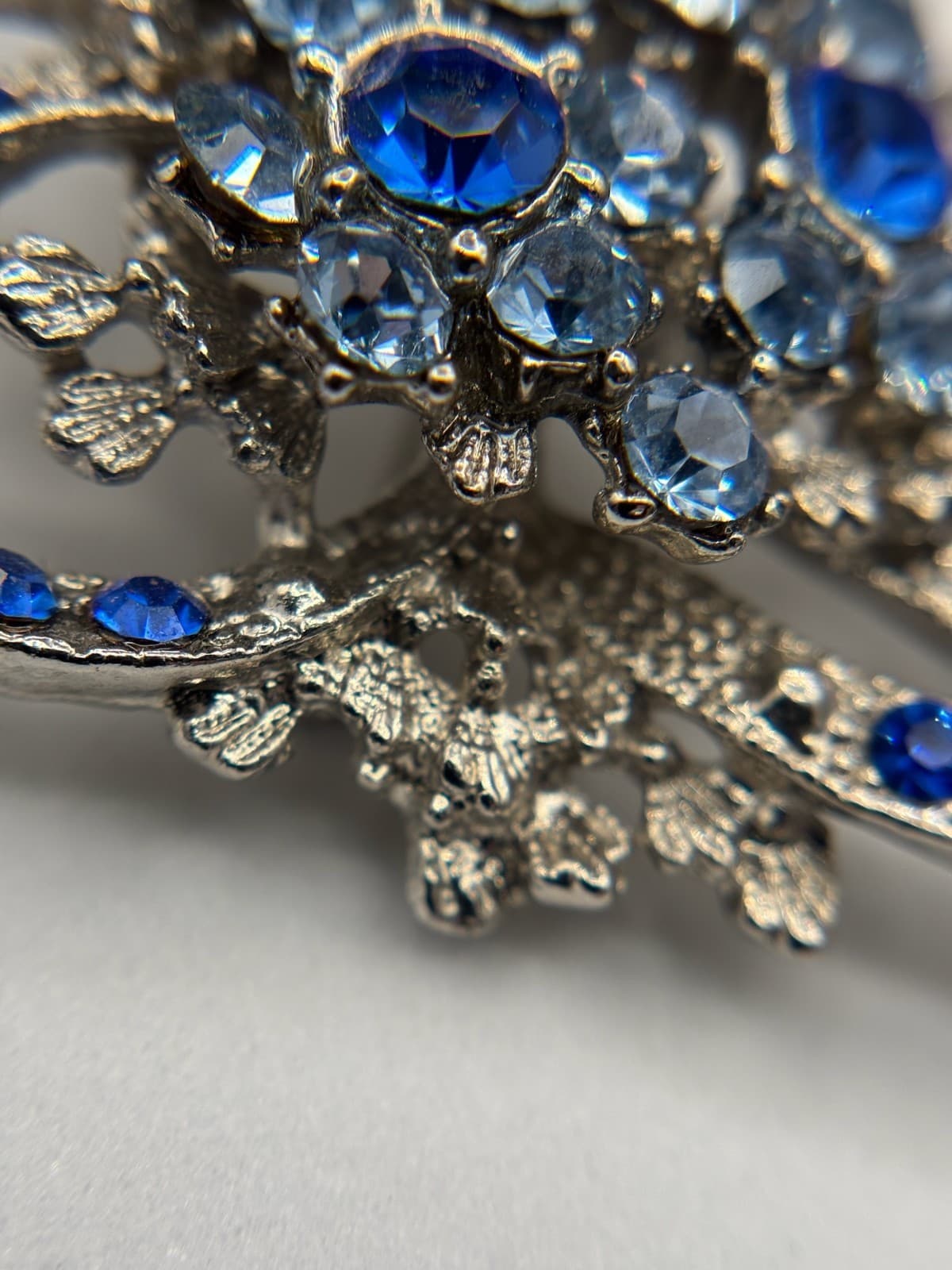 Silver-Tone Foilback Blue Rhinestone Floral Brooch Vintage Sparkle Style - Thumbnail 5