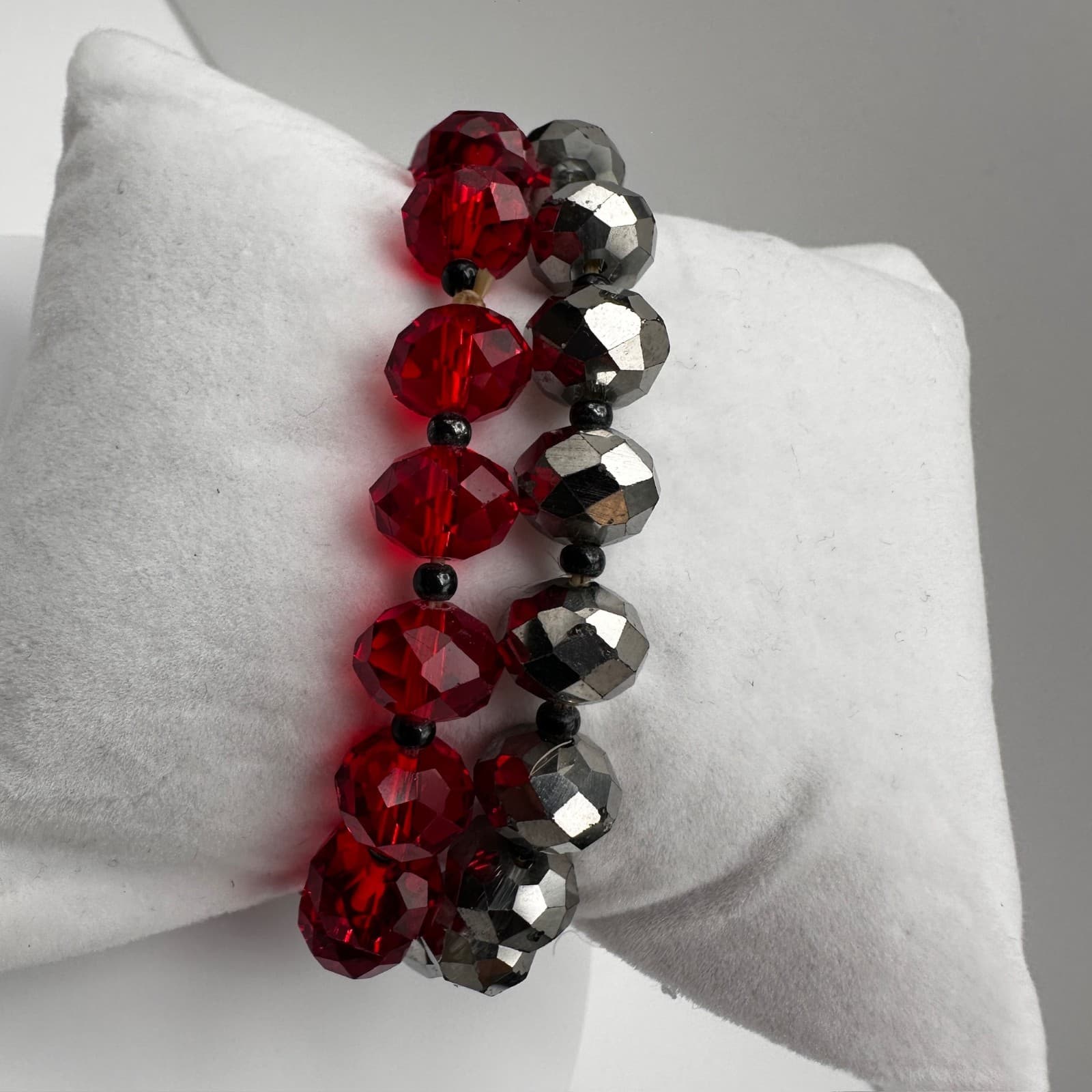 Vintage 90s Red/Silver Tone Faceted Beaded Stretch Bracelet Women's Jewelry - Thumbnail 7